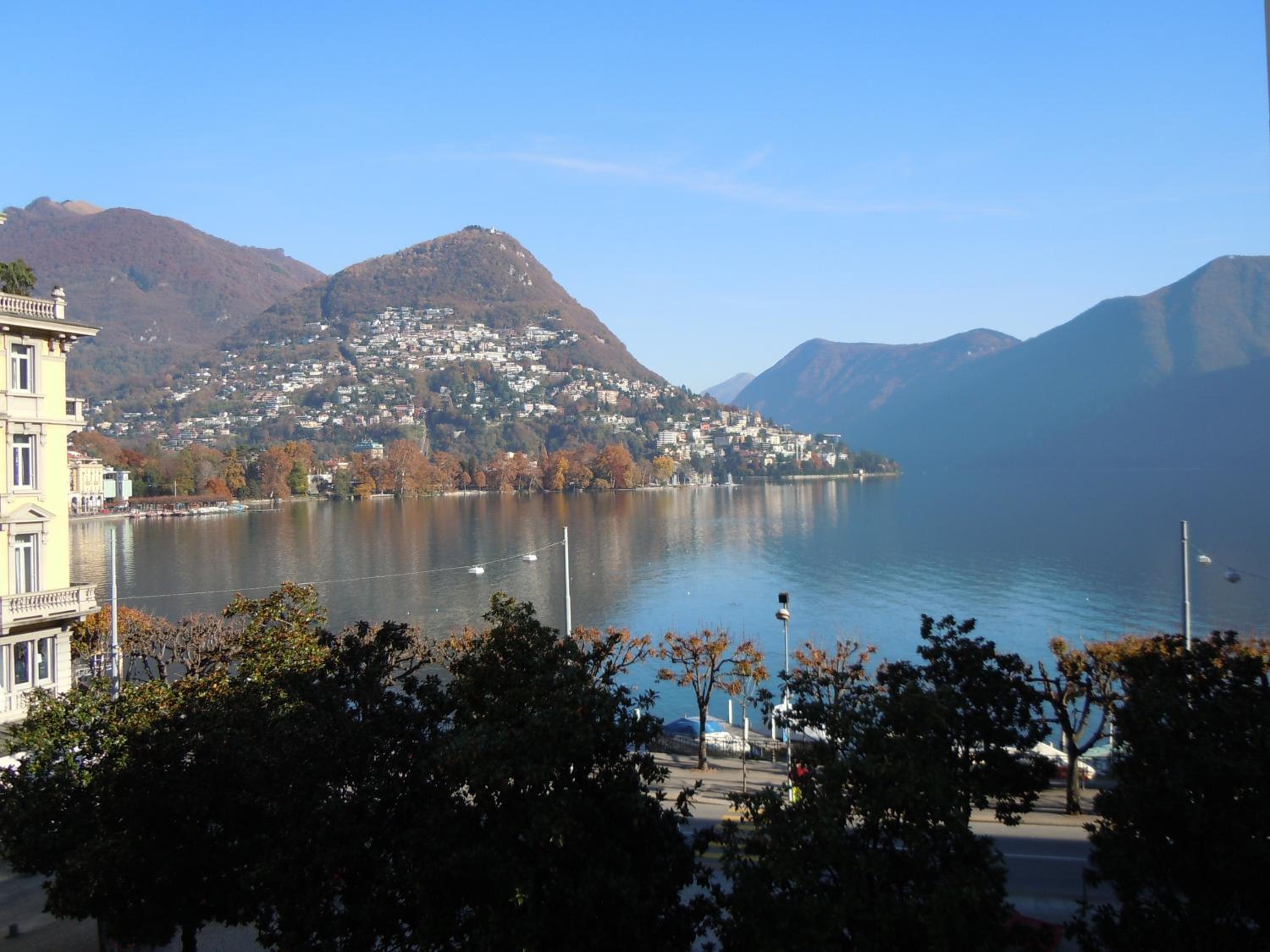 Standard Twin Room with Lake View - Photo 3