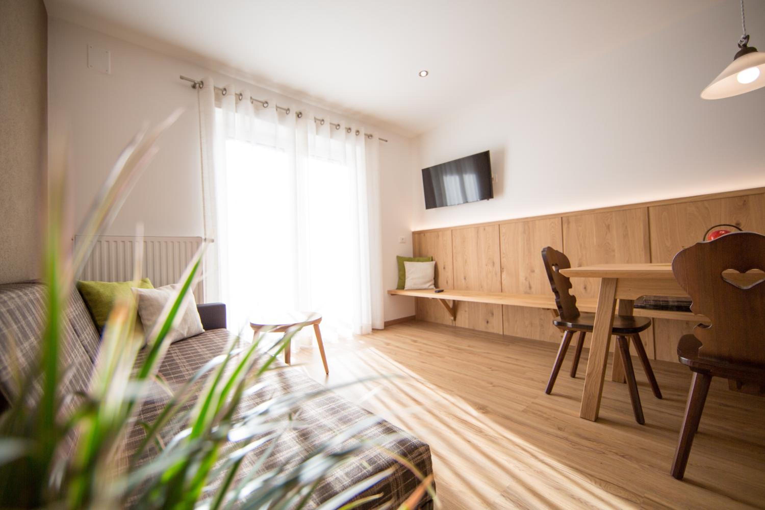 One-Bedroom Apartment with Mountain View photo 2