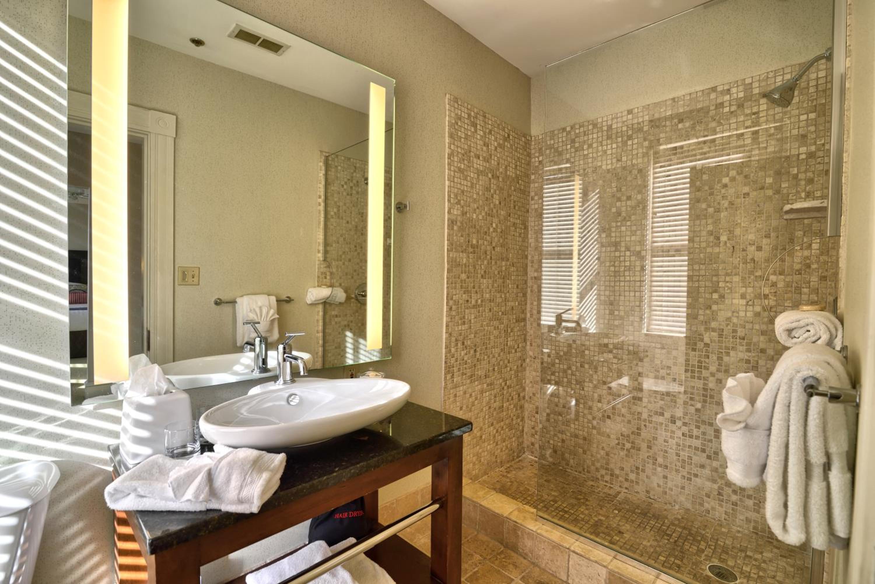 Superior King Room - Photo 6