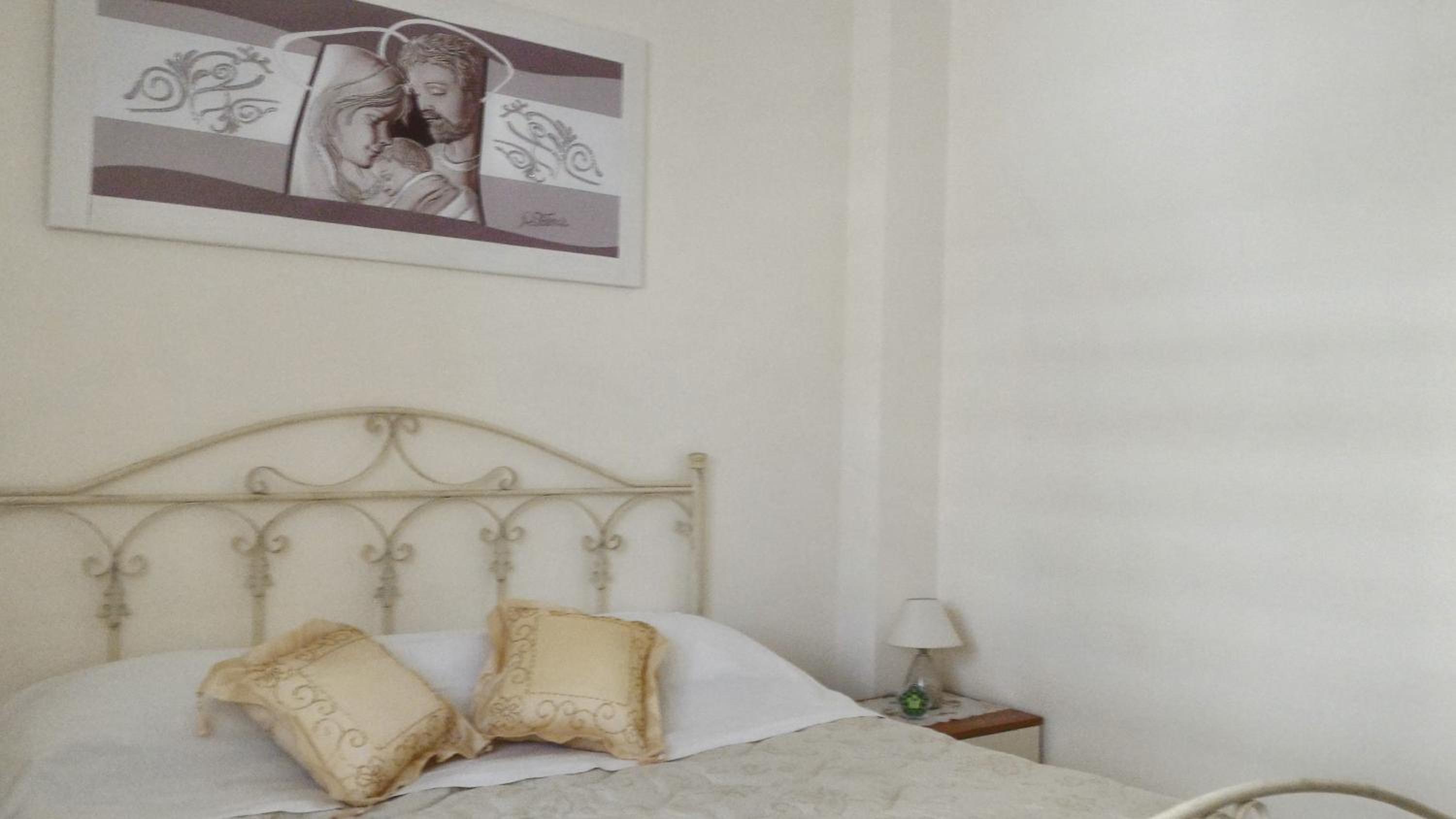 Two-Bedroom House - Photo 42