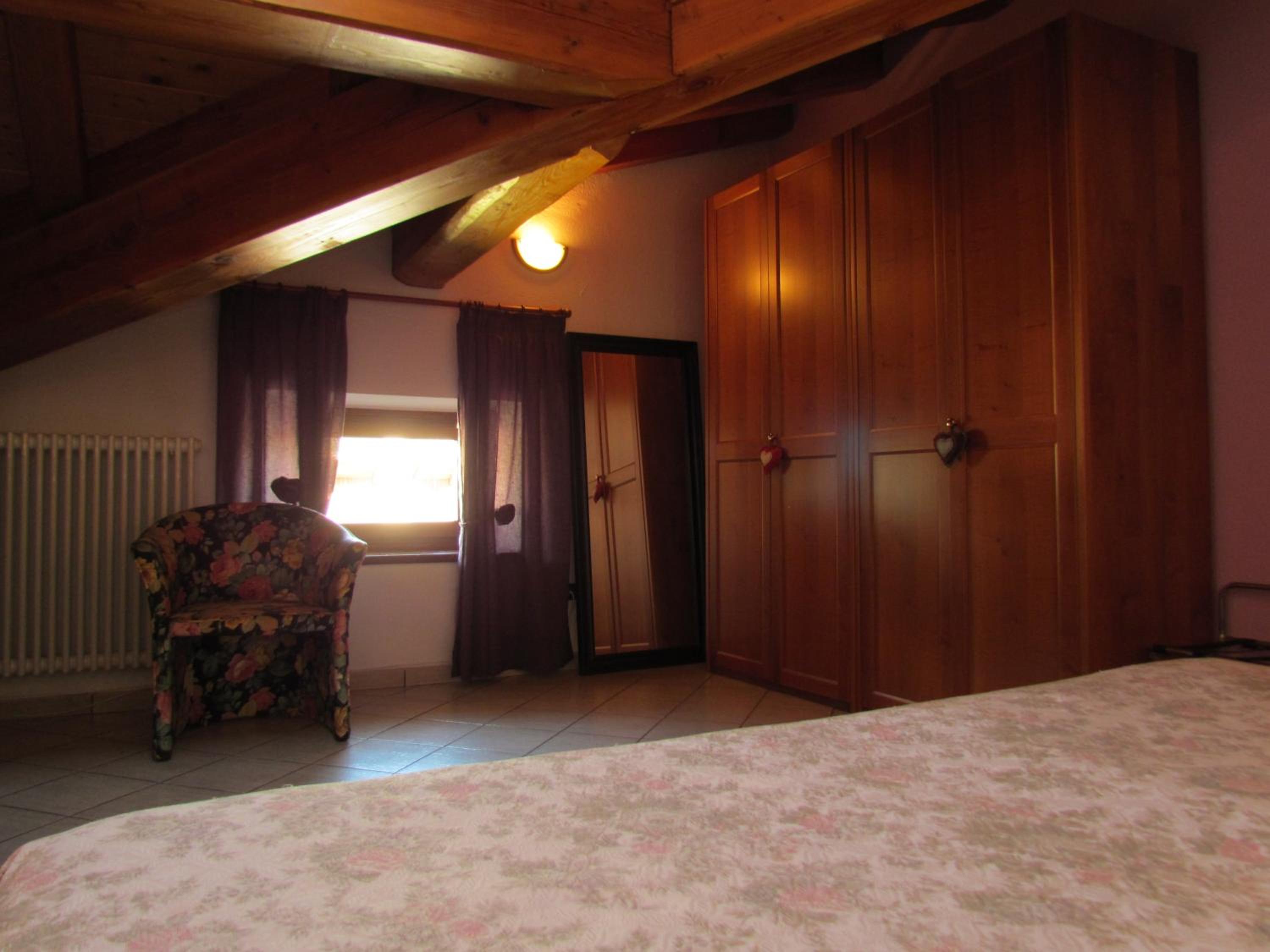One-Bedroom Apartment - Photo 1