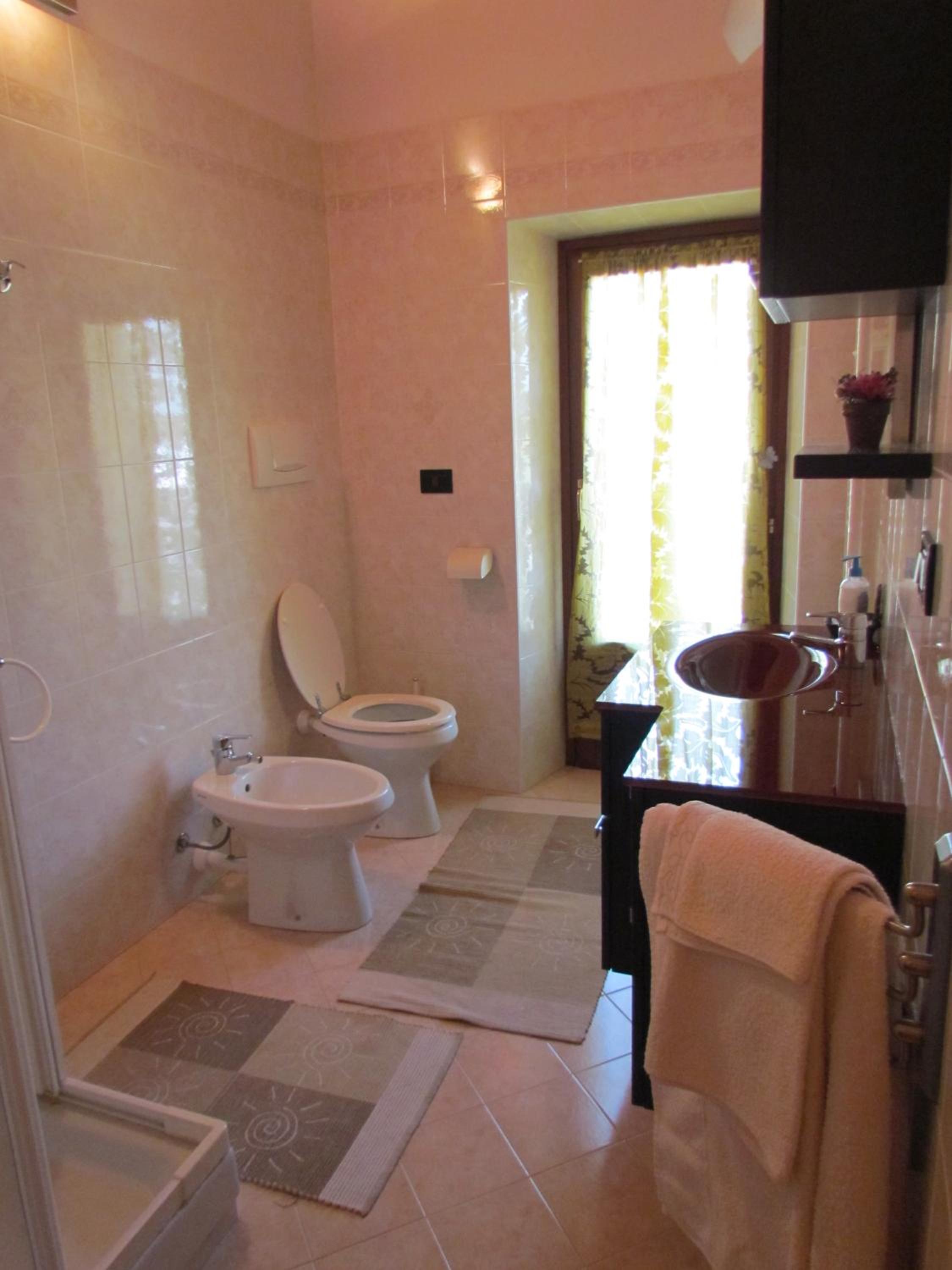 One-Bedroom Apartment - Photo 3