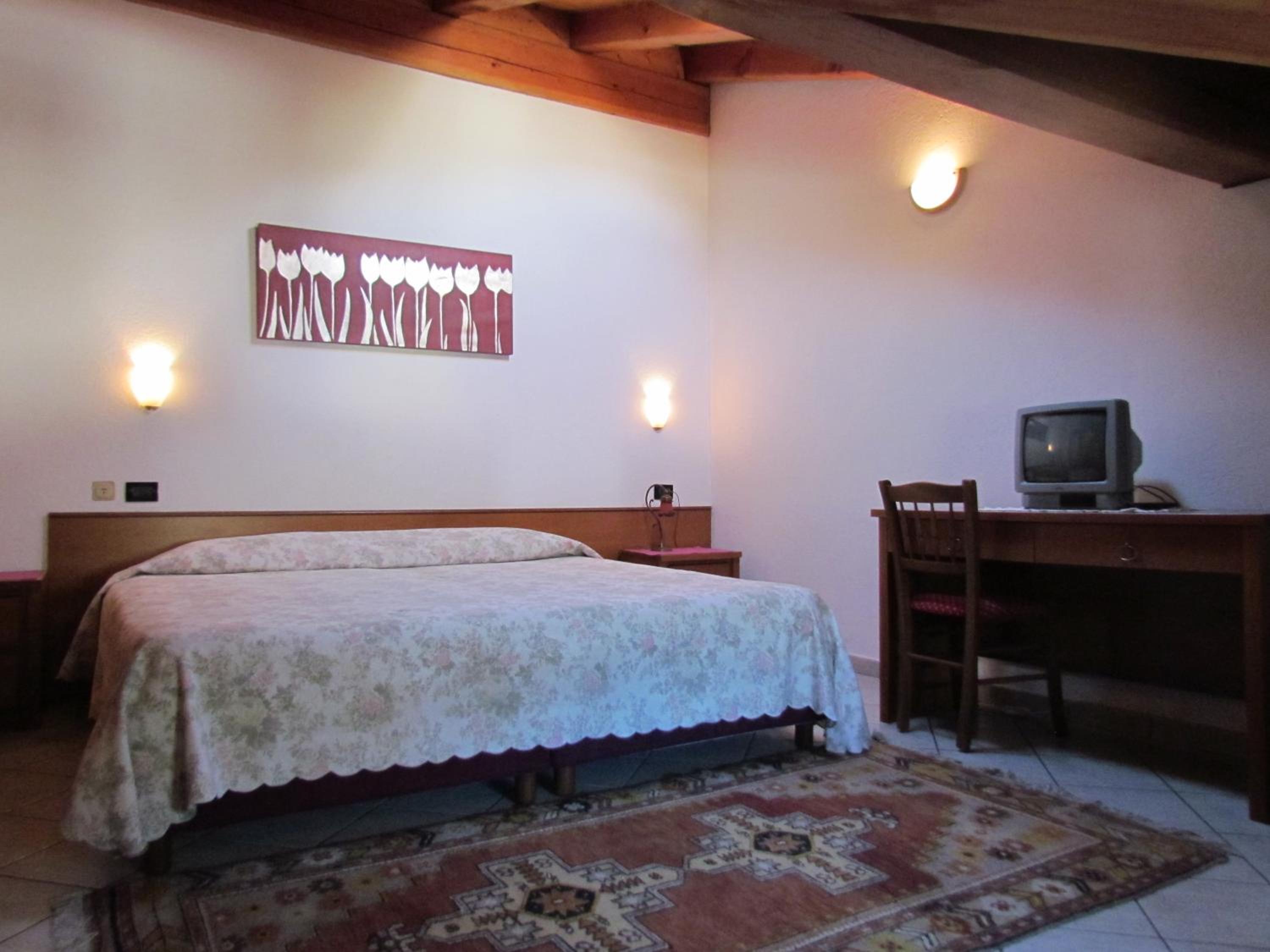 One-Bedroom Apartment - Photo 6