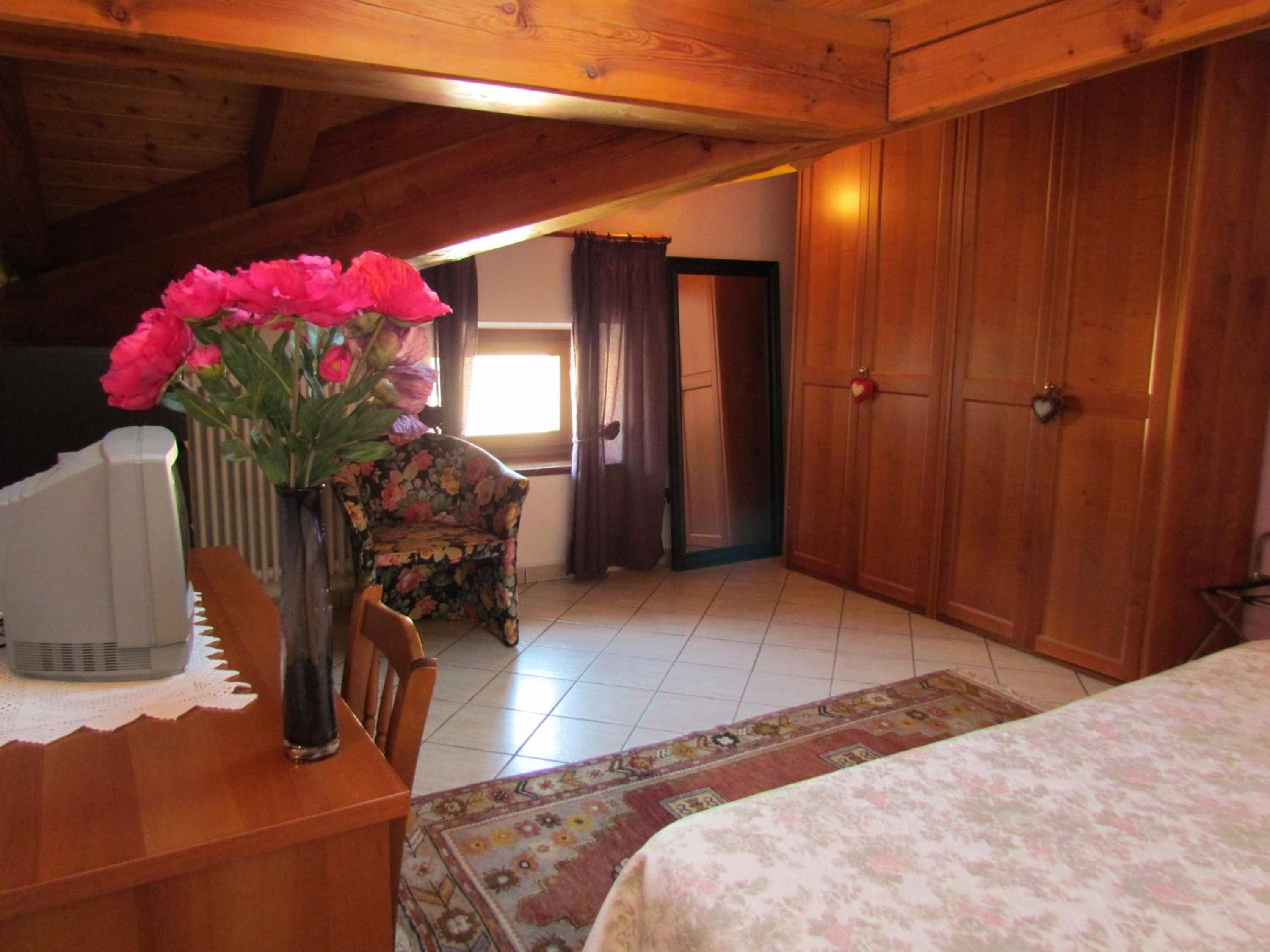 One-Bedroom Apartment - Photo 8