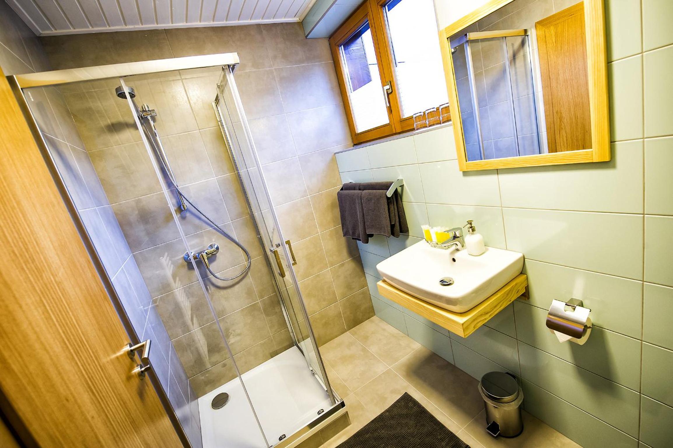 Comfort Triple Room with Shower - Photo 2