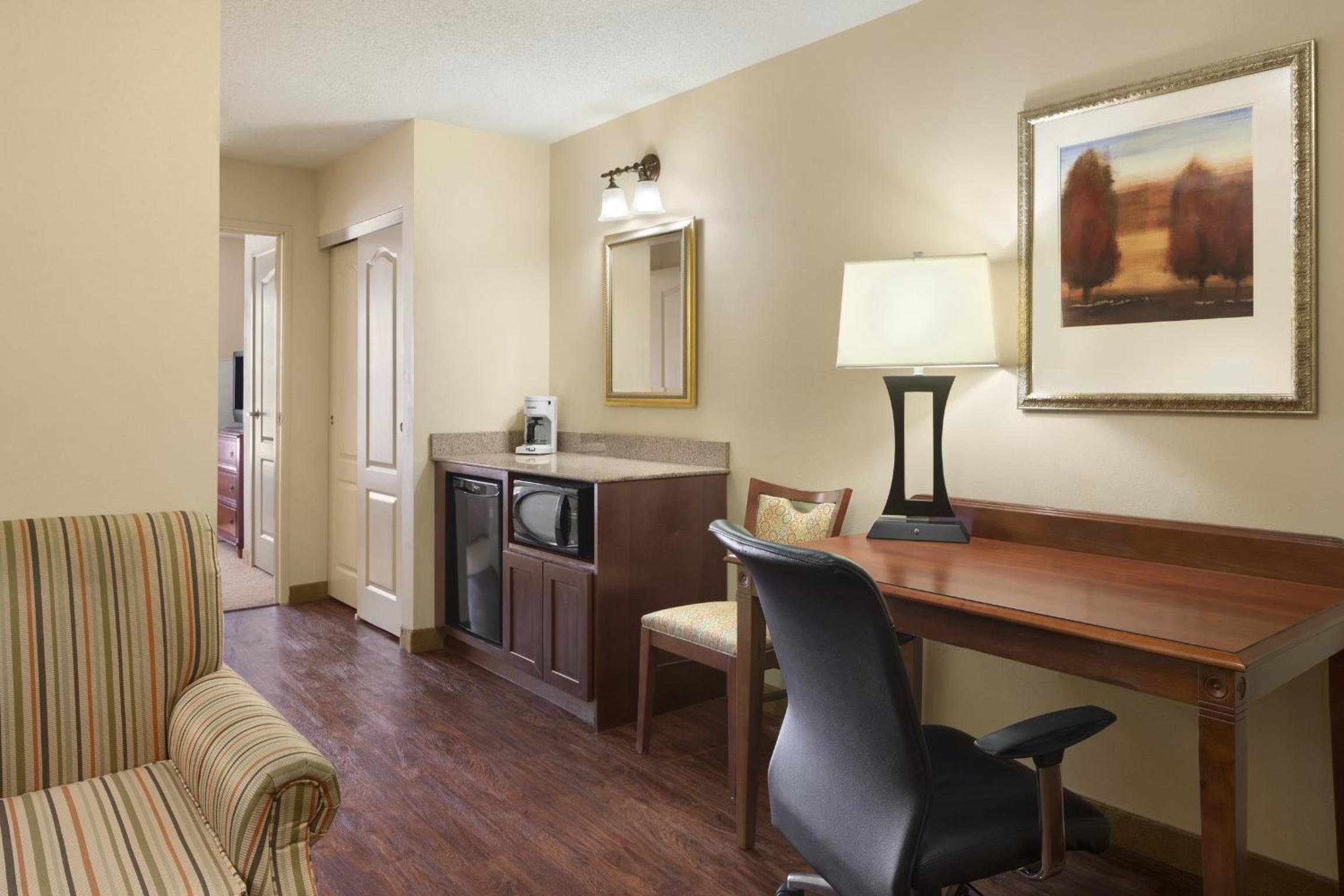 One-Bedroom King Suite - Disability Access photo 3