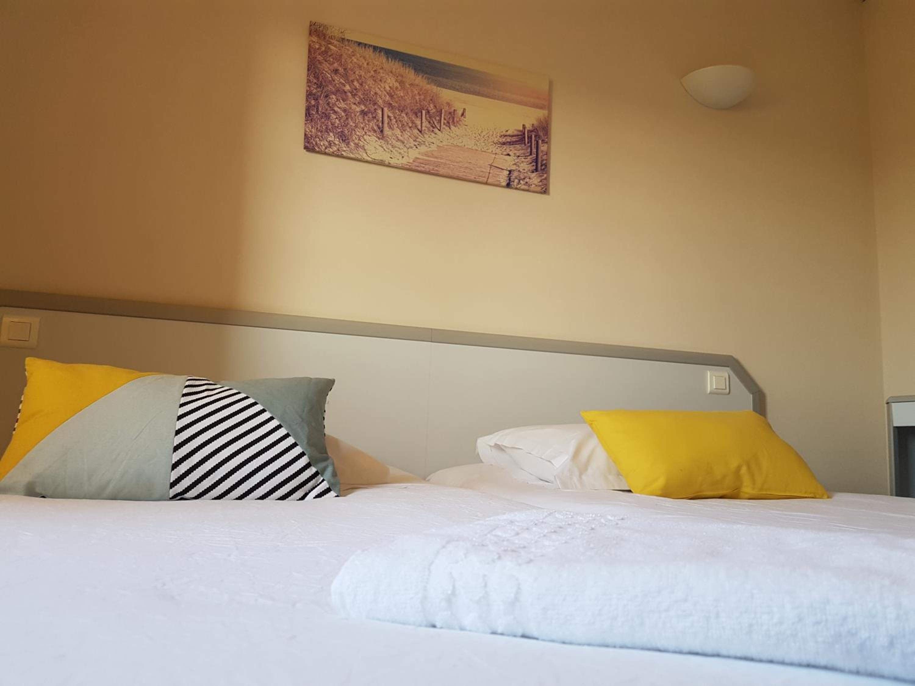 Twin Room - Photo 3