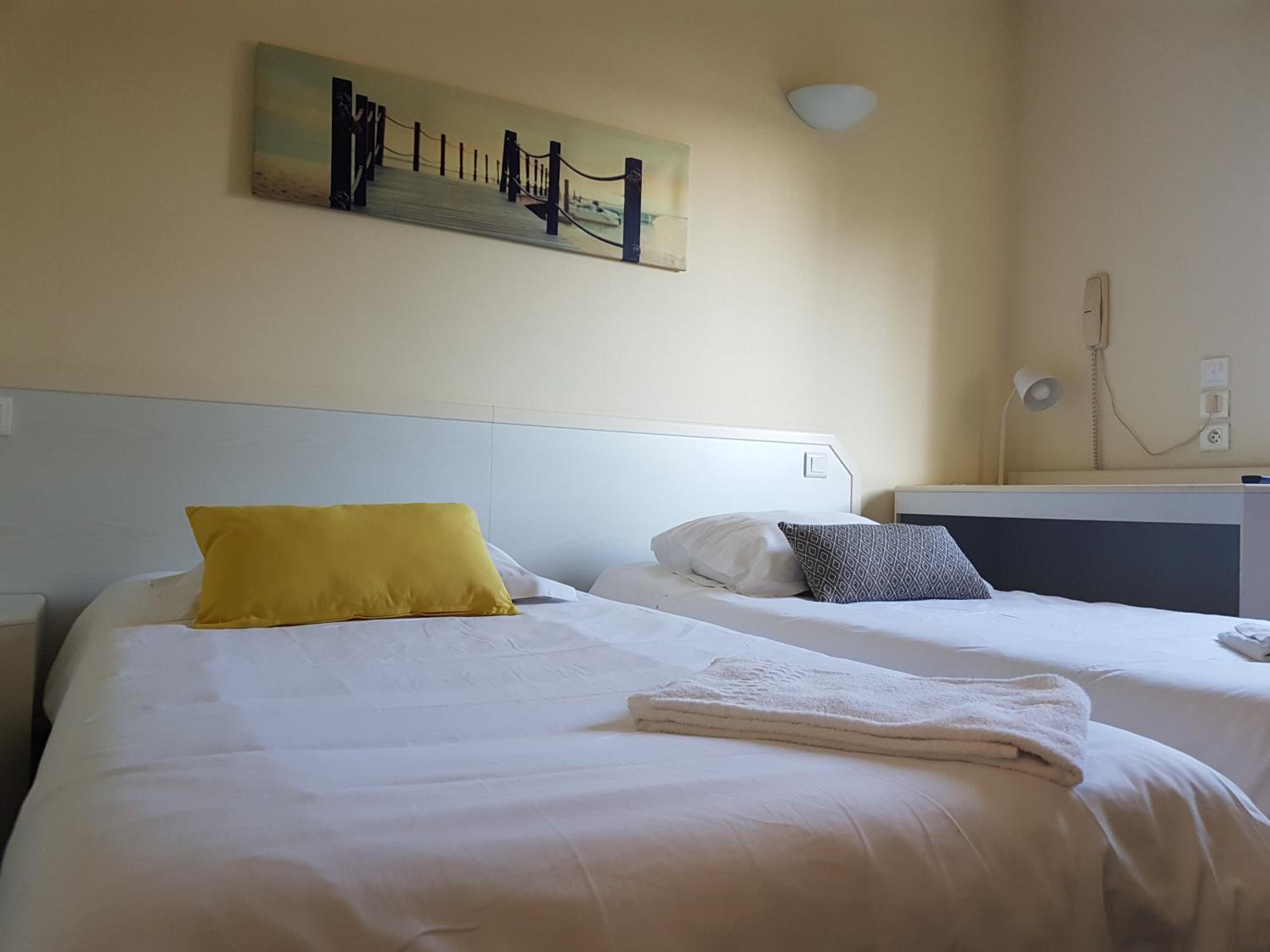 Twin Room - Photo 6