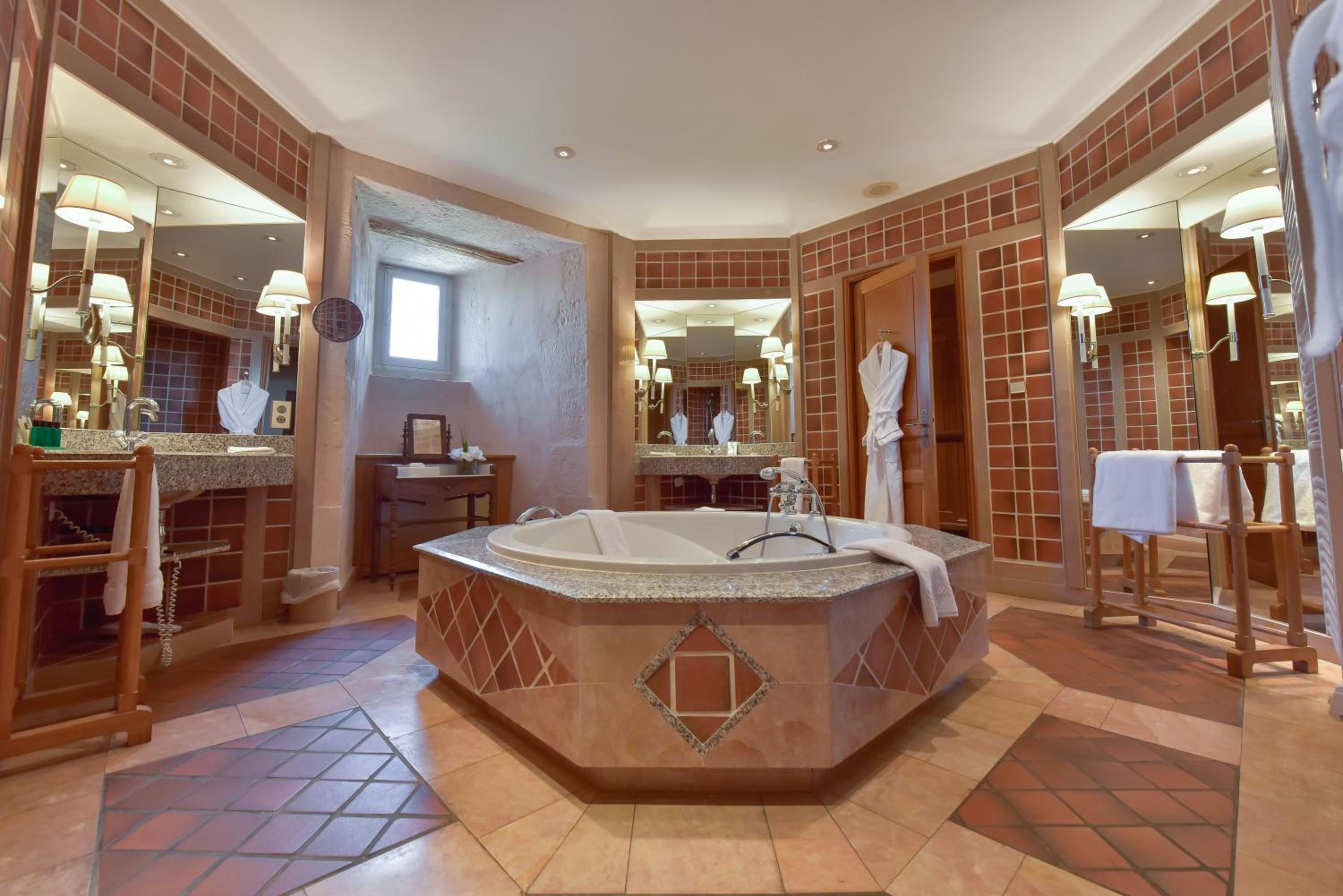 Castle Suite with Golf View - Photo 7