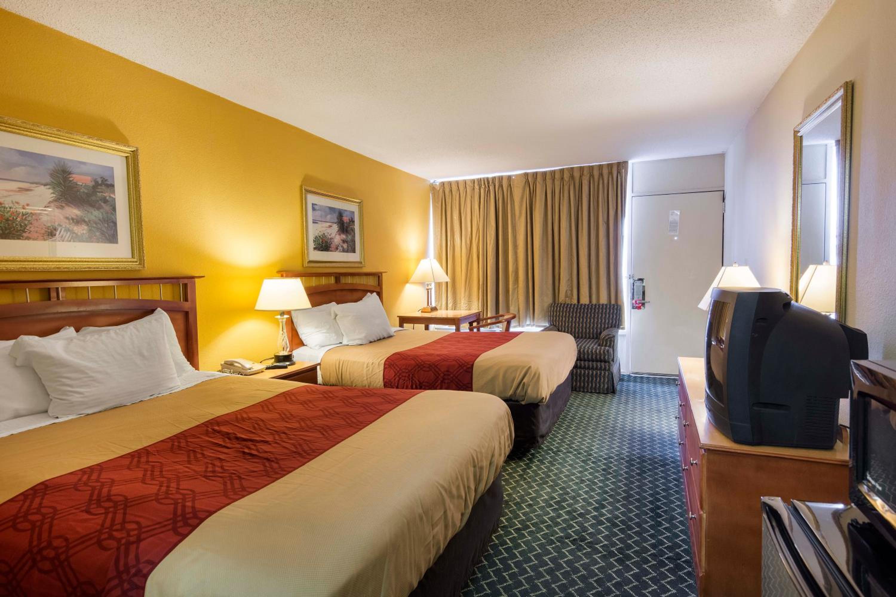 Double Room with Two Double Beds - Non-Smoking - Photo 1