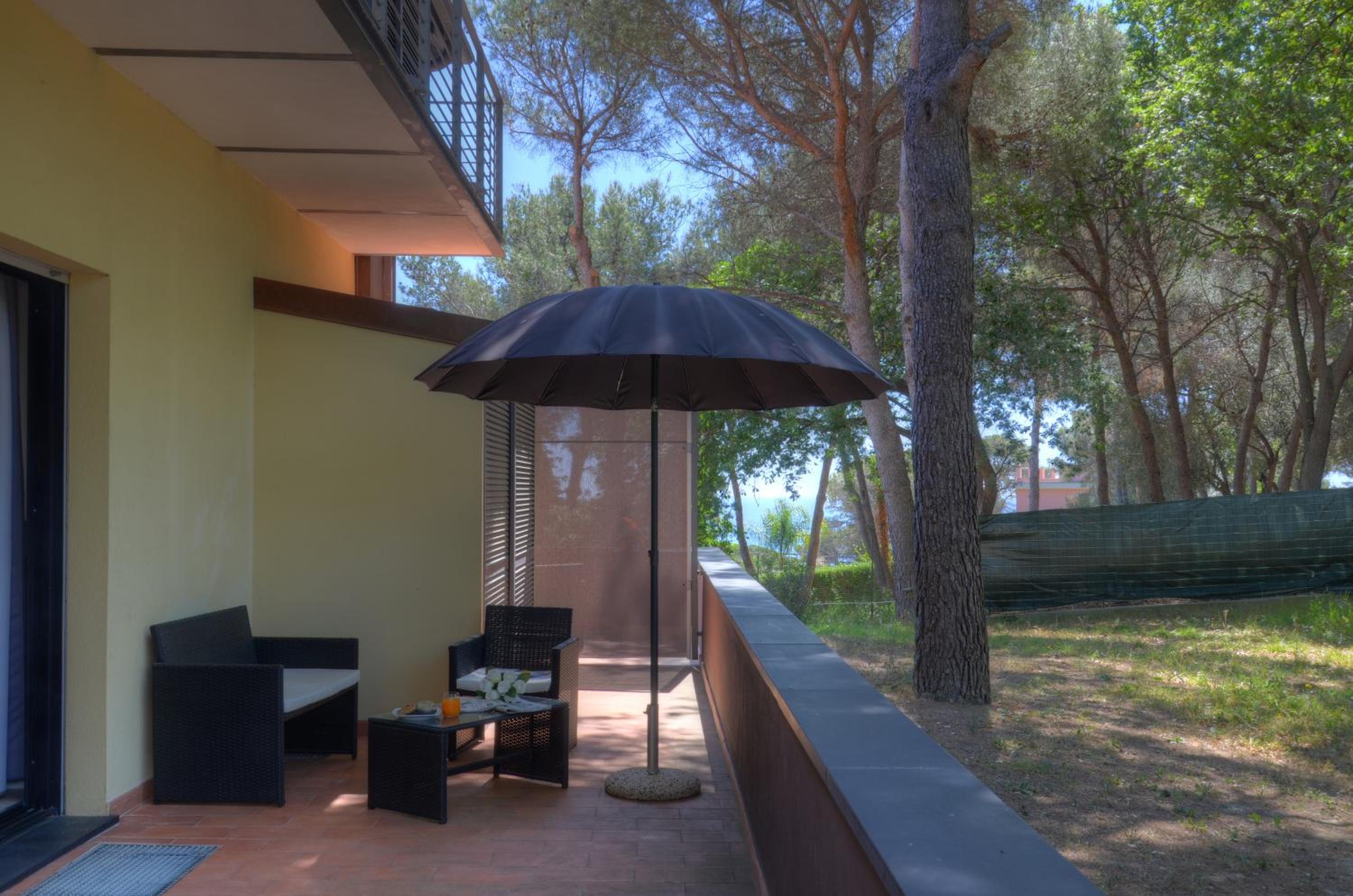 Classic Double Room with Pinewood View and Terrace photo 3