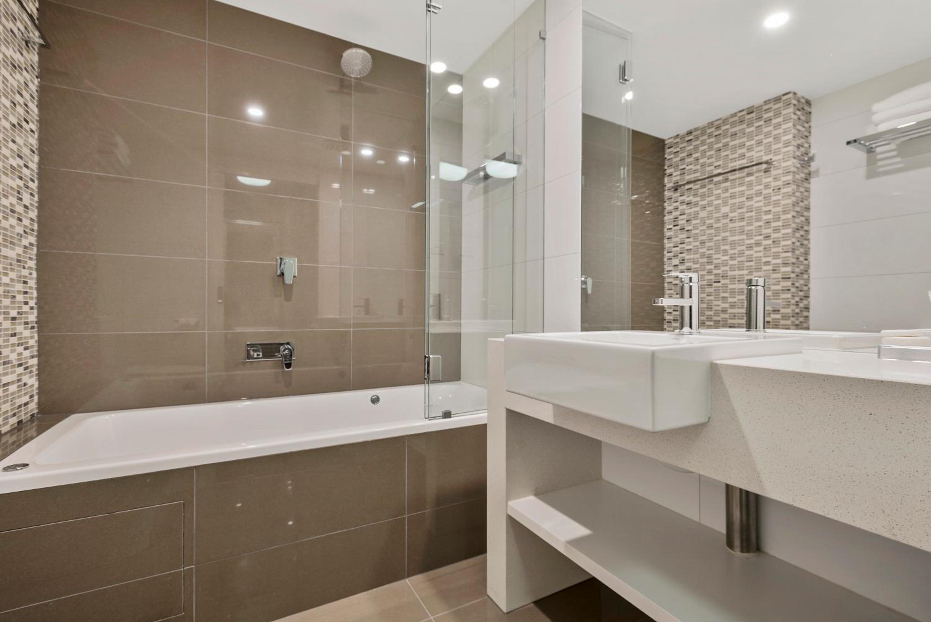 Corporate Deluxe Suite - Photo 6