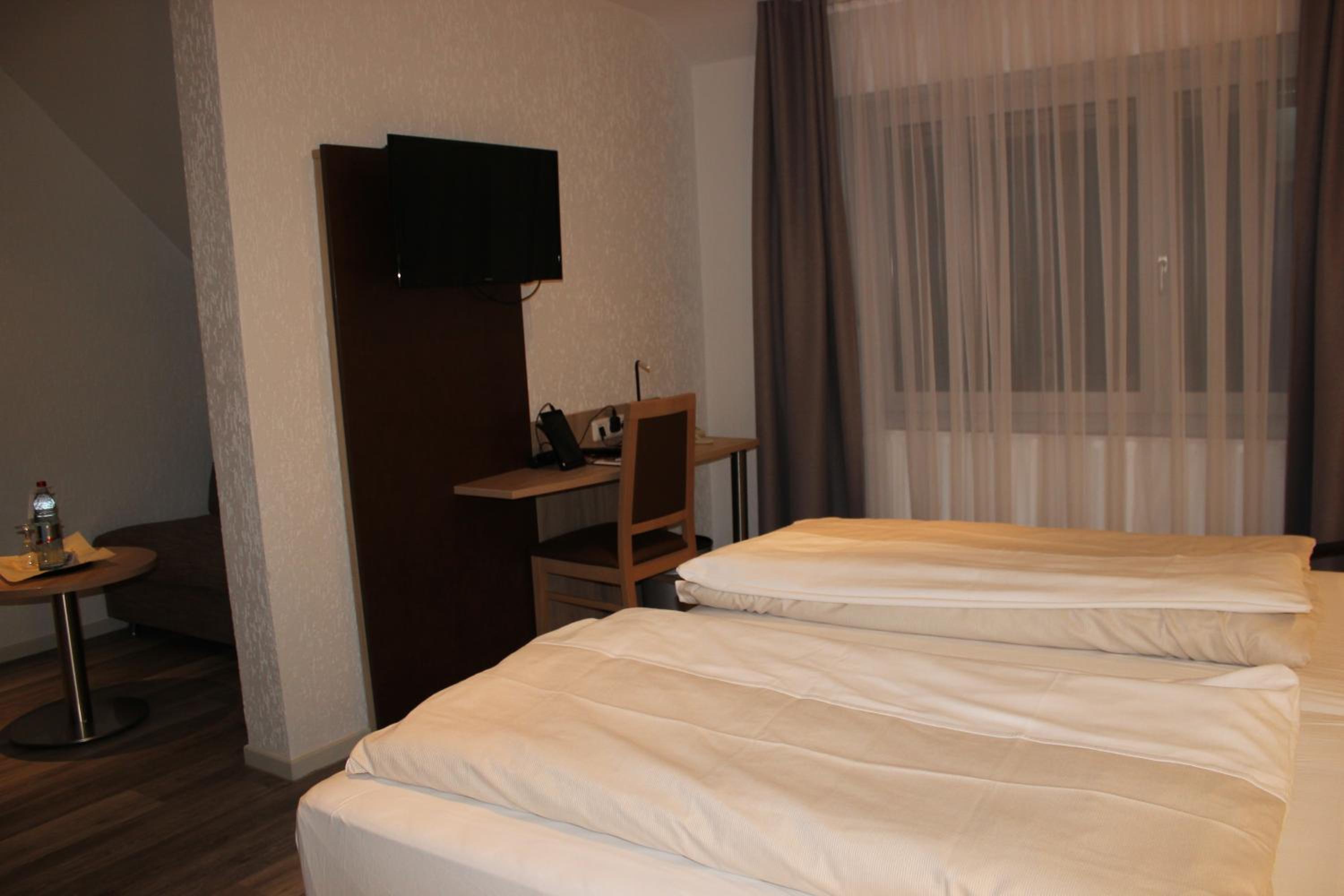 Double Room - Photo 8