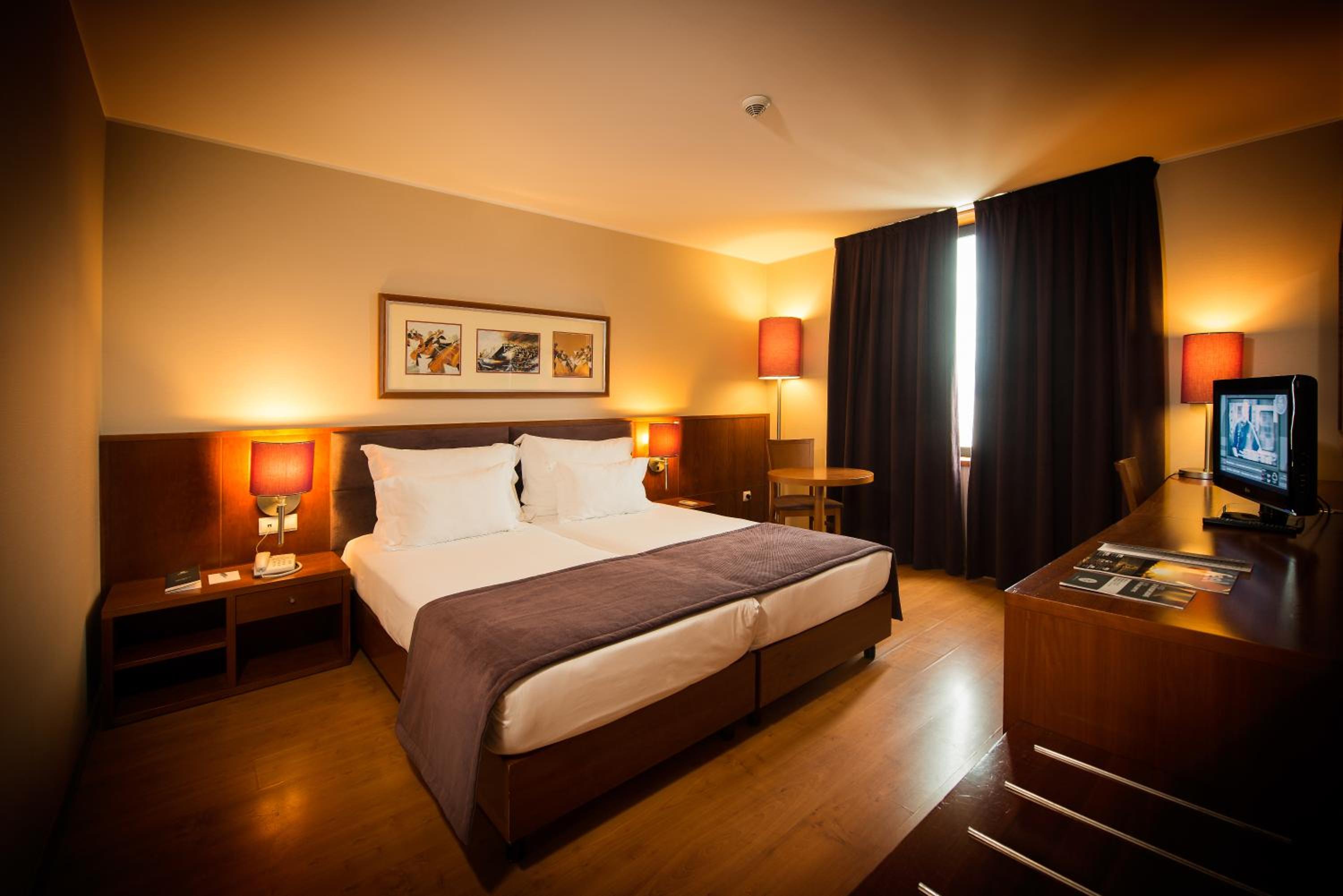 Twin Room - Photo 2