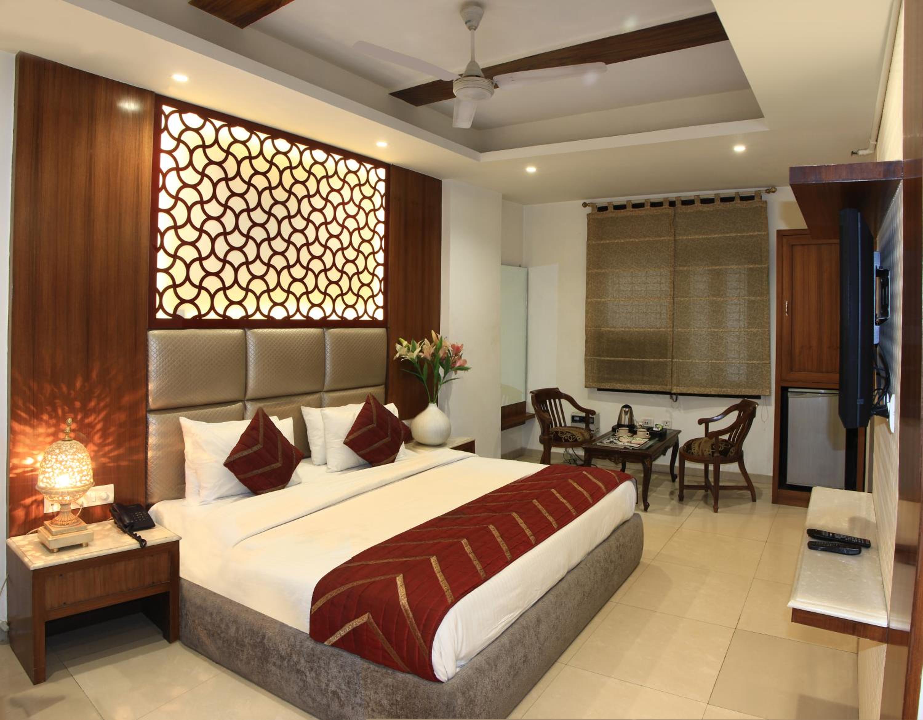Premium Double or Twin Room - Photo 25