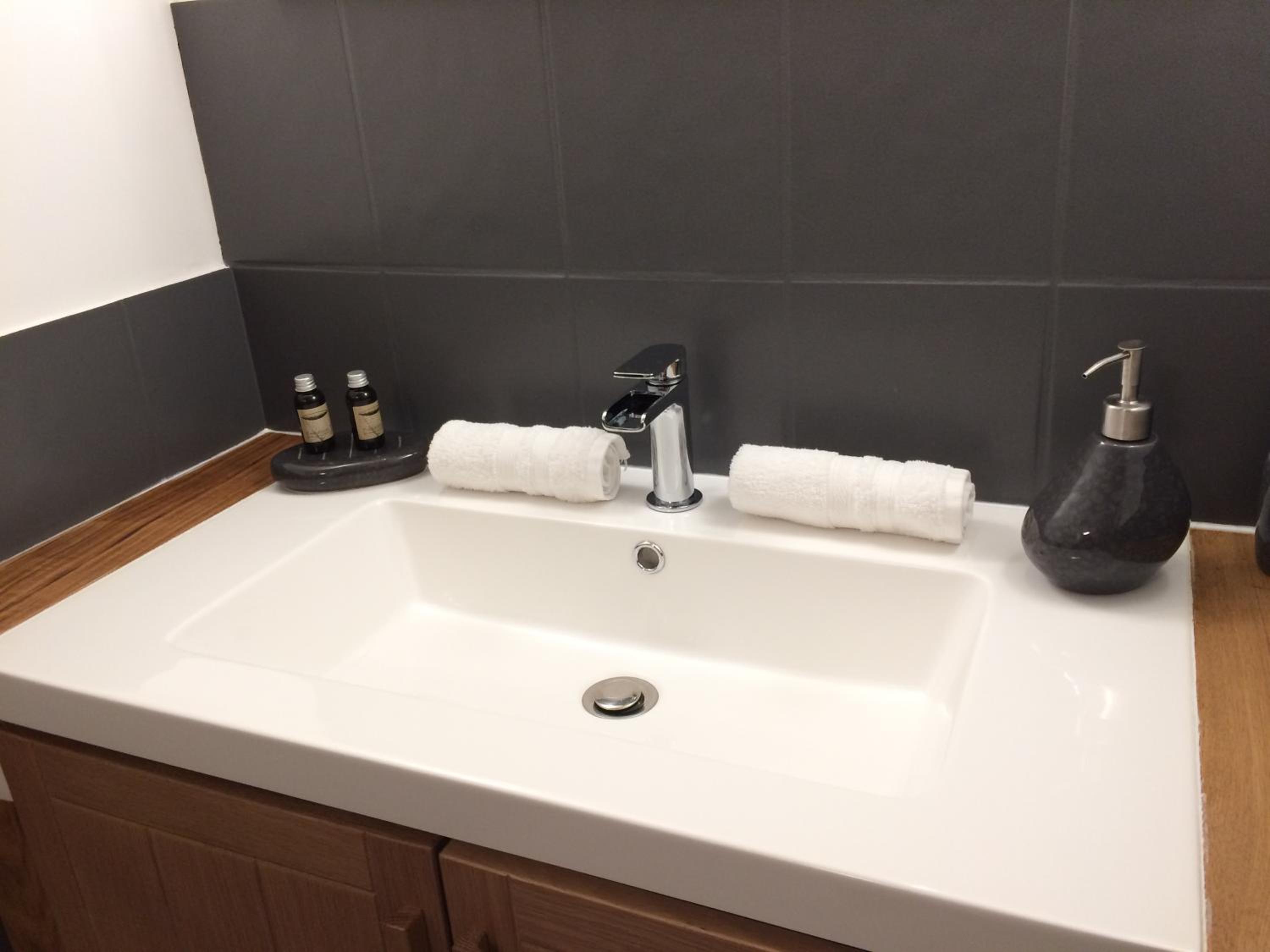 Superior Quadruple Room - Photo 6