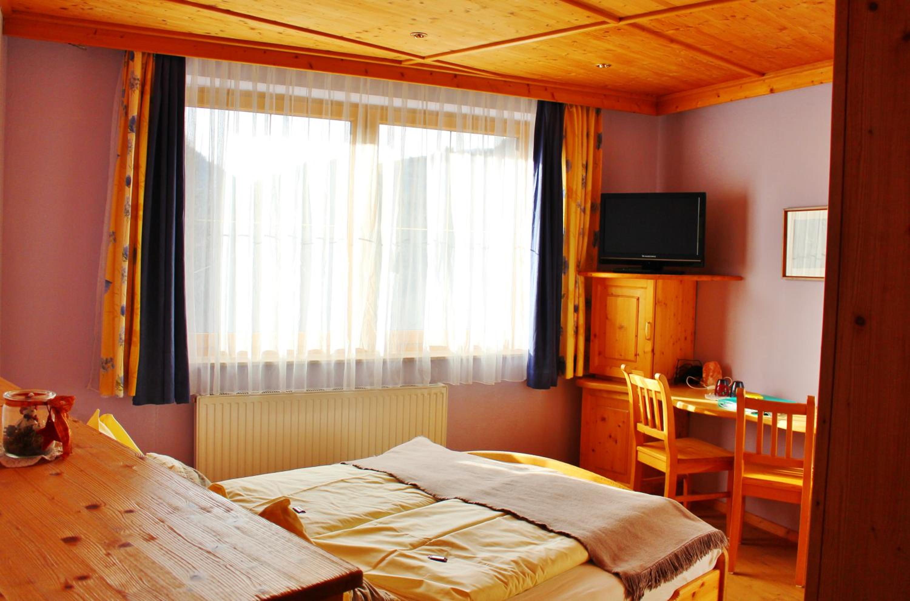 Double Room with Balcony and Mountain View