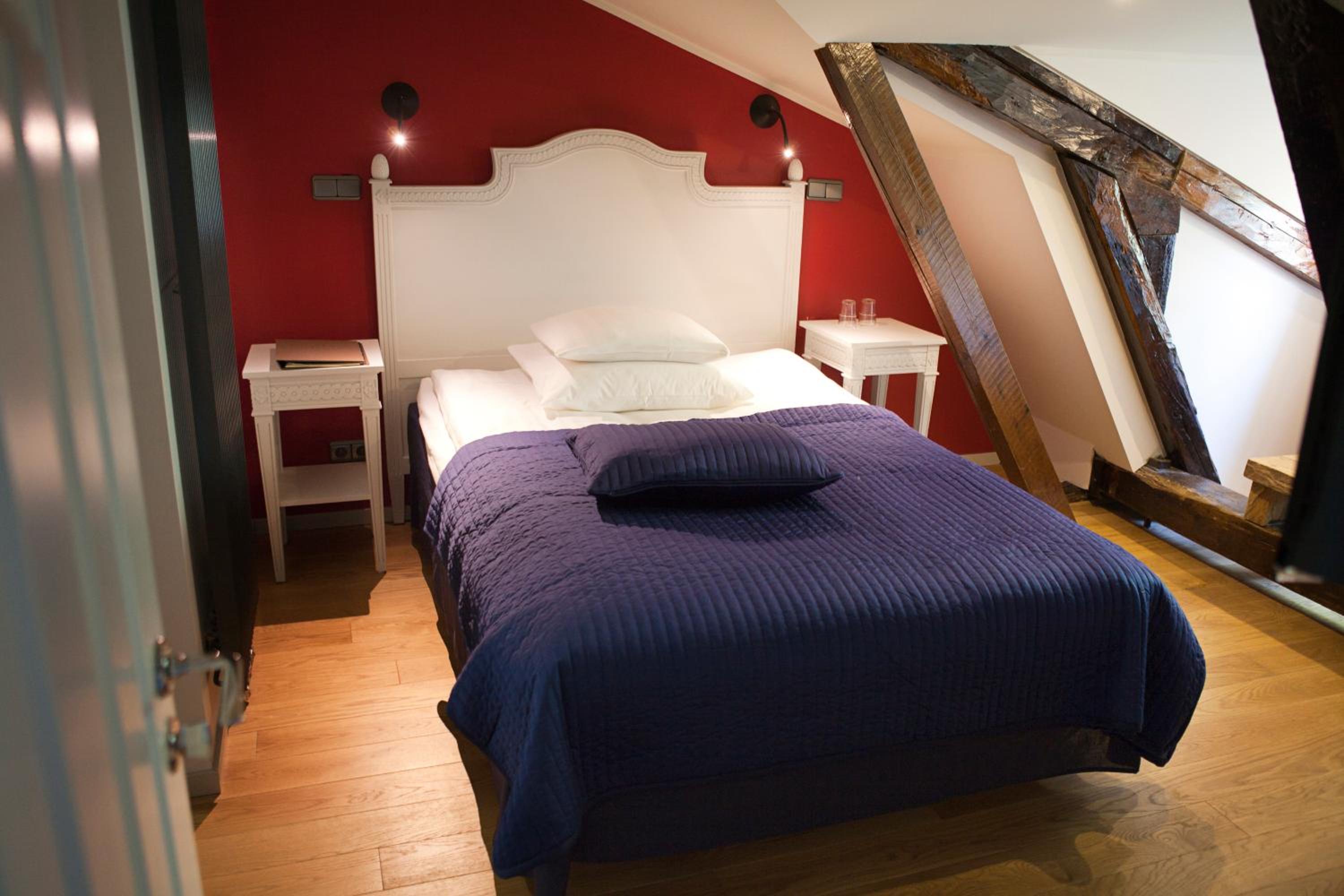 Small Double Room - Photo 2