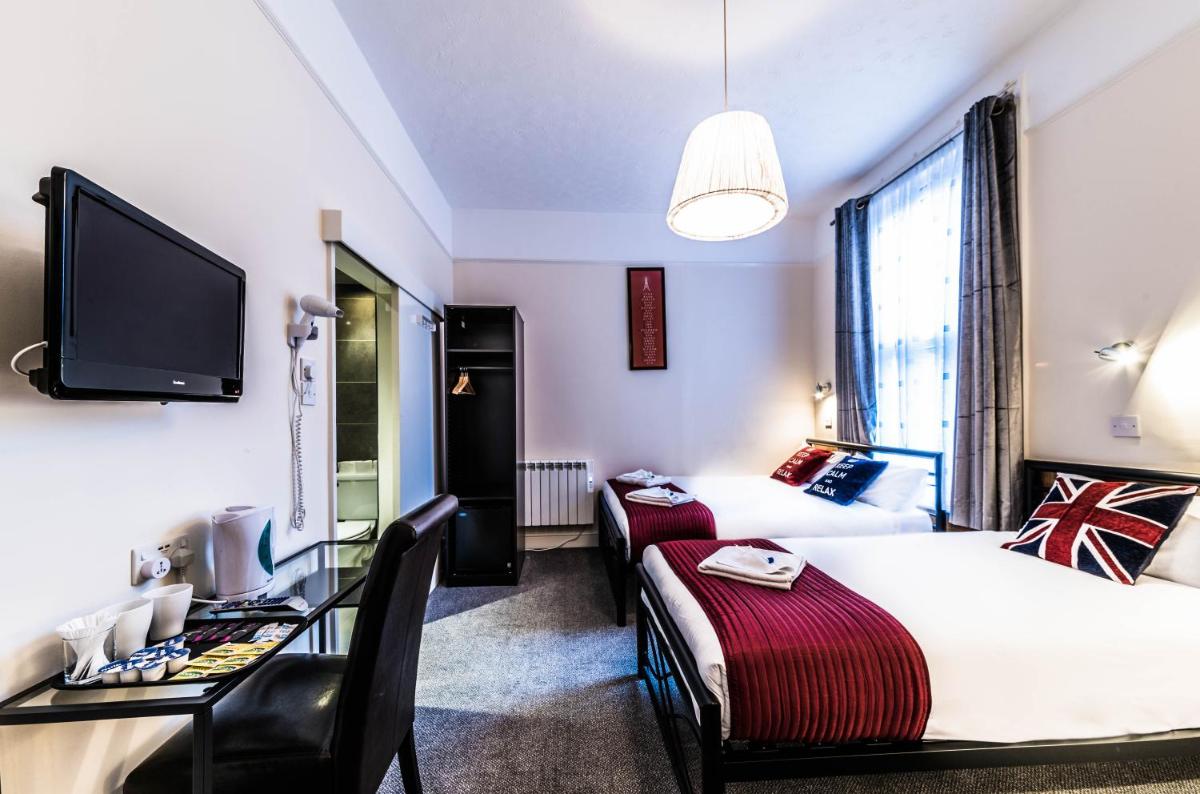 Quadruple Room with Private Bathroom photo 1