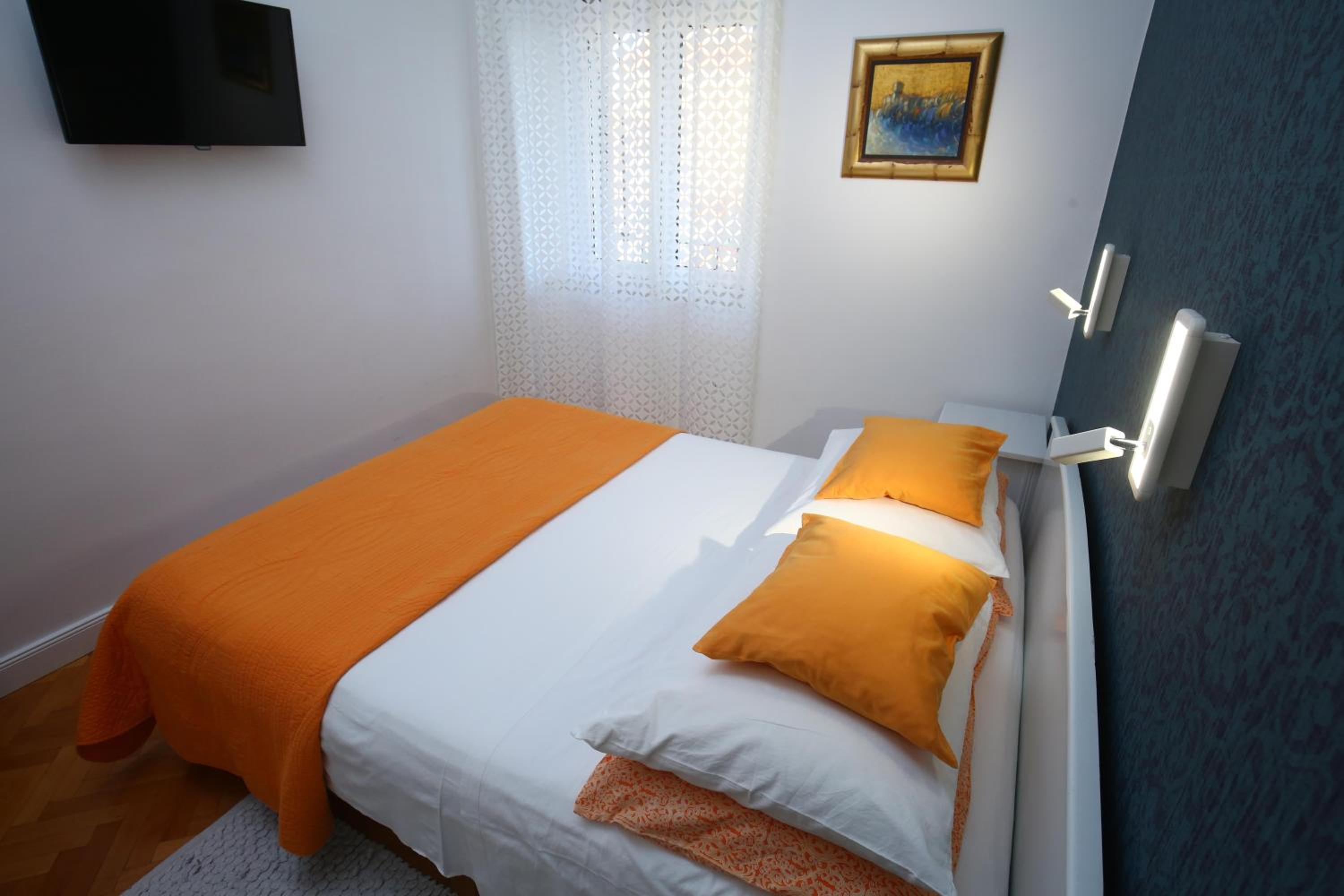 One-Bedroom Apartment with Balcony - Photo 27