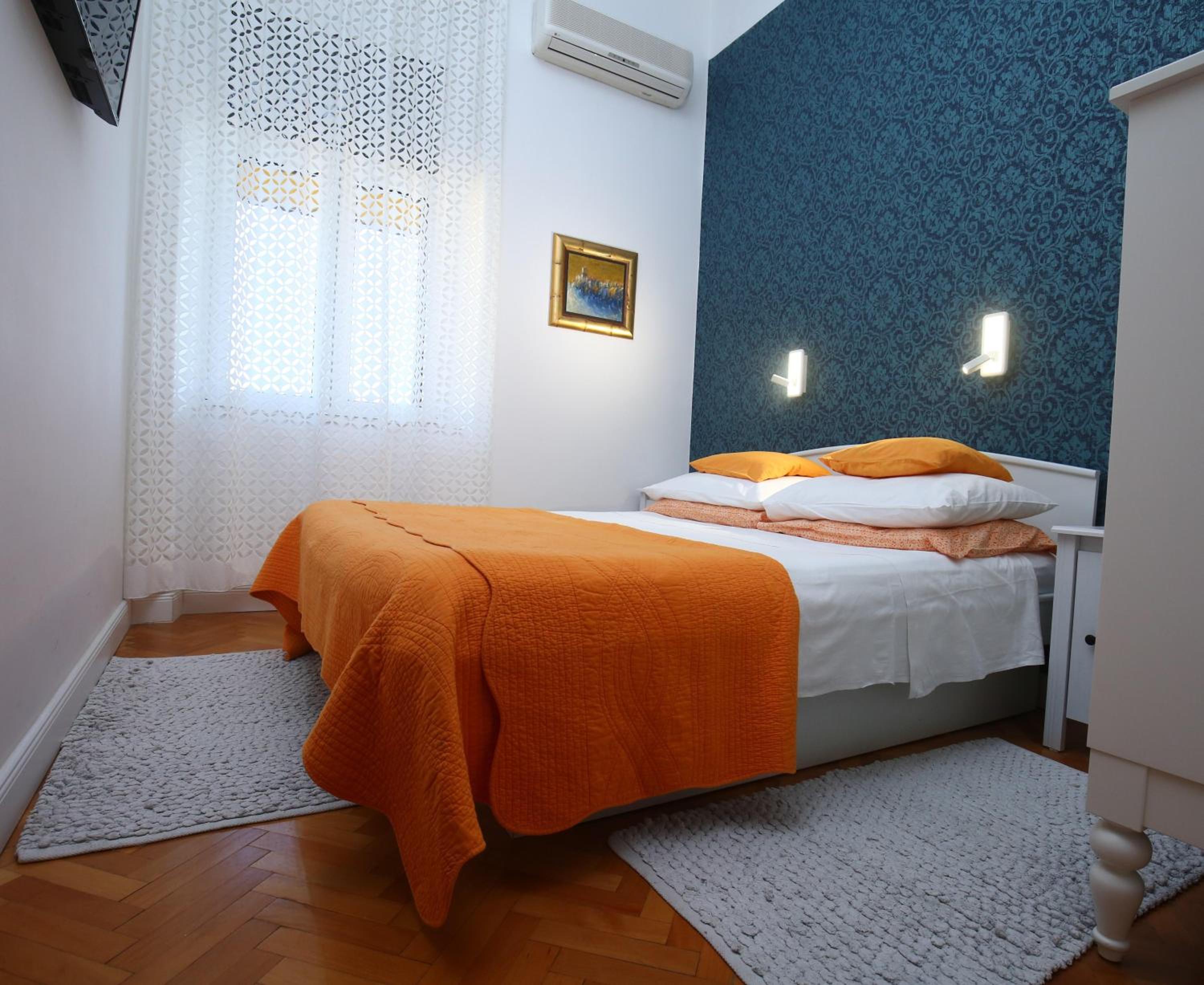 One-Bedroom Apartment with Balcony - Photo 18
