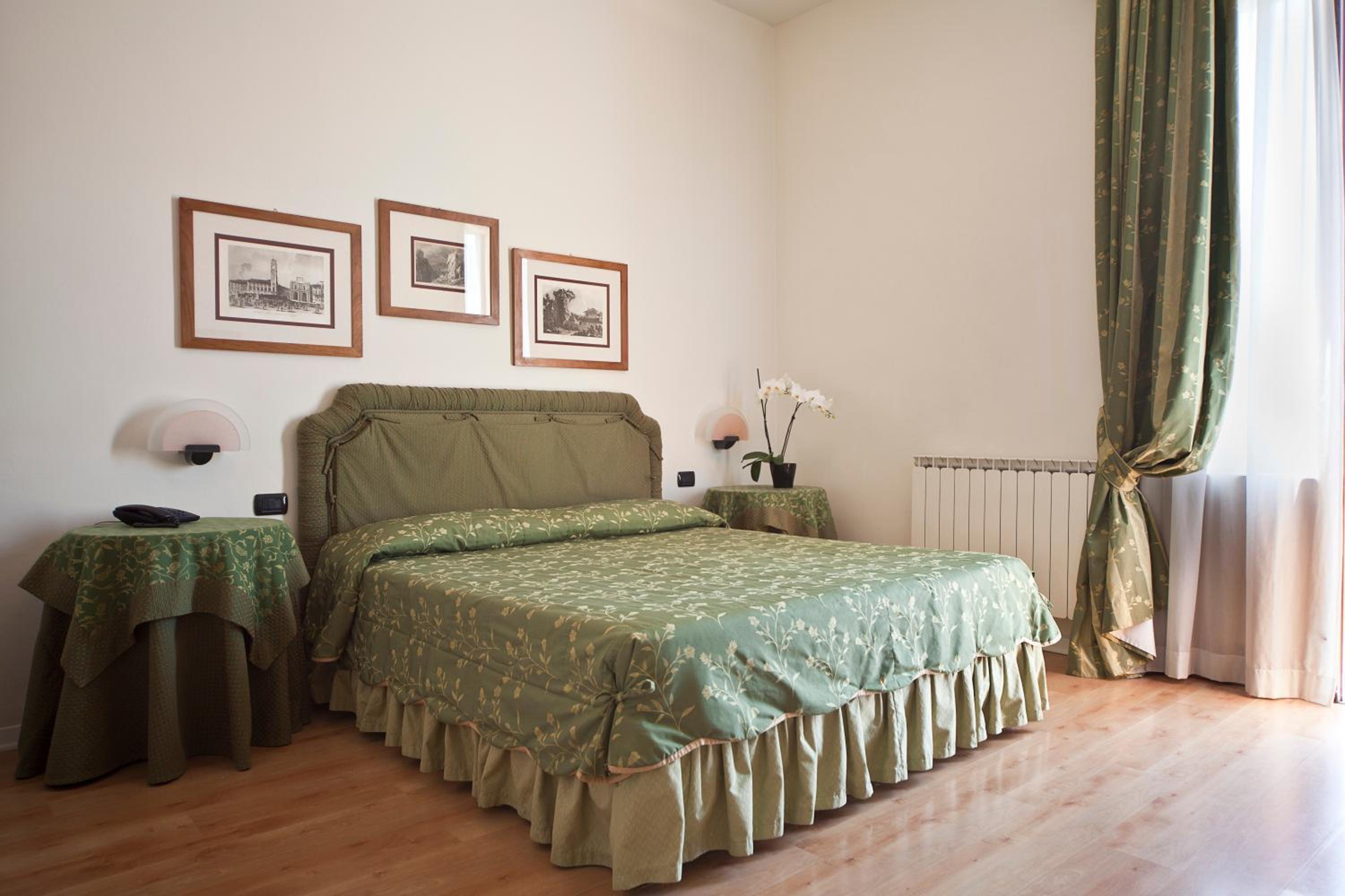 Family Room - Photo 4
