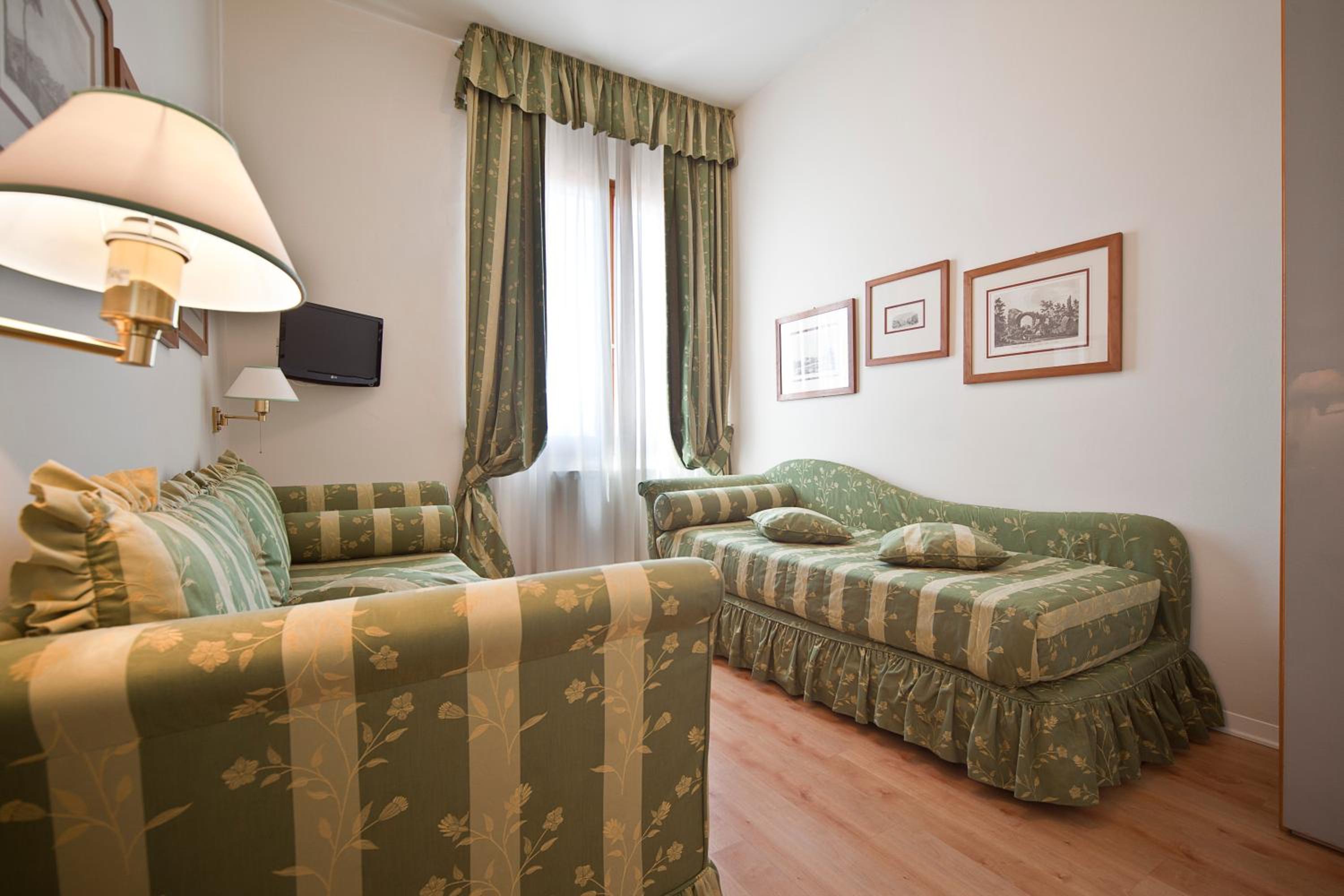 Family Room - Photo 1