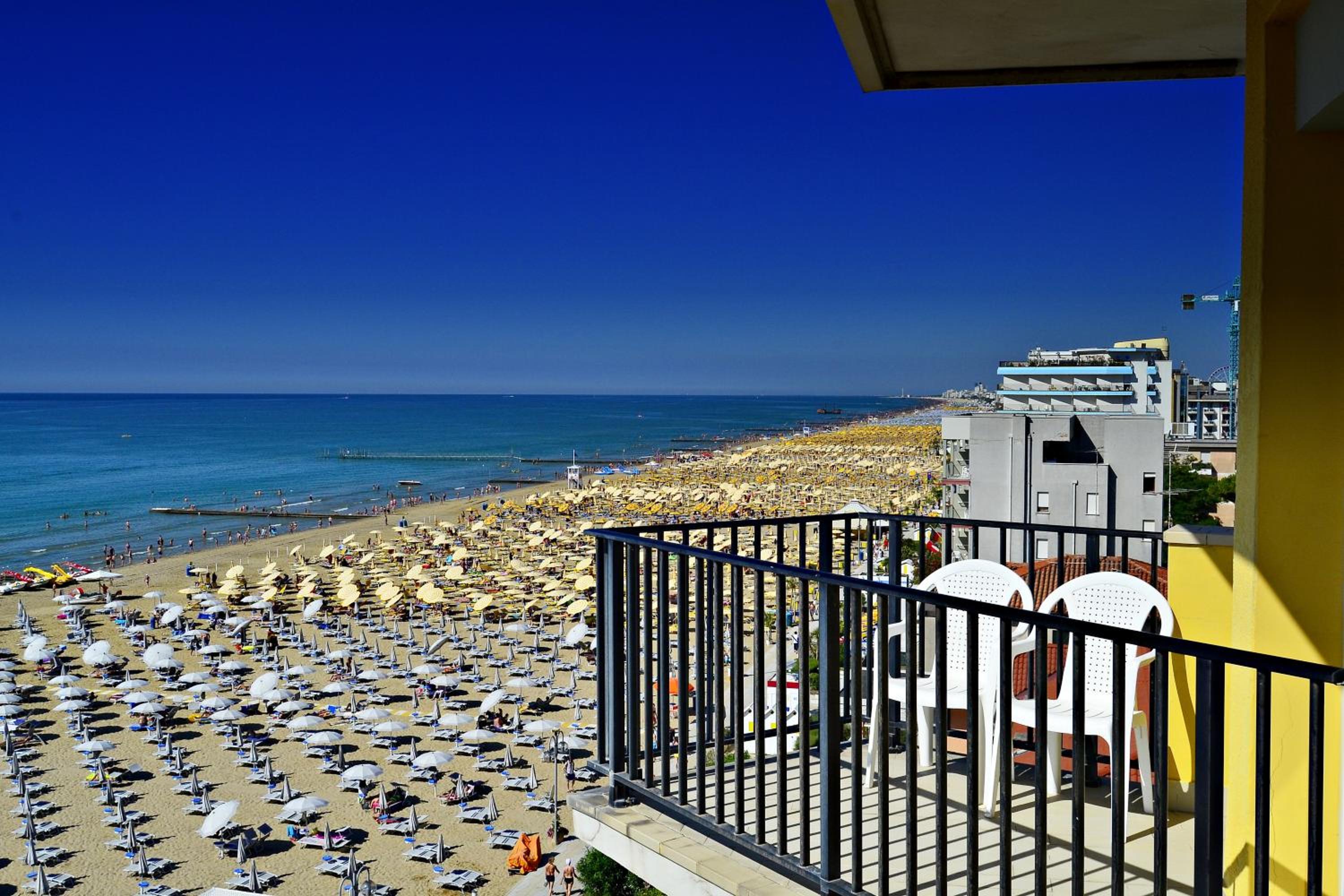 Double or Twin Room with Sea View - Photo 3