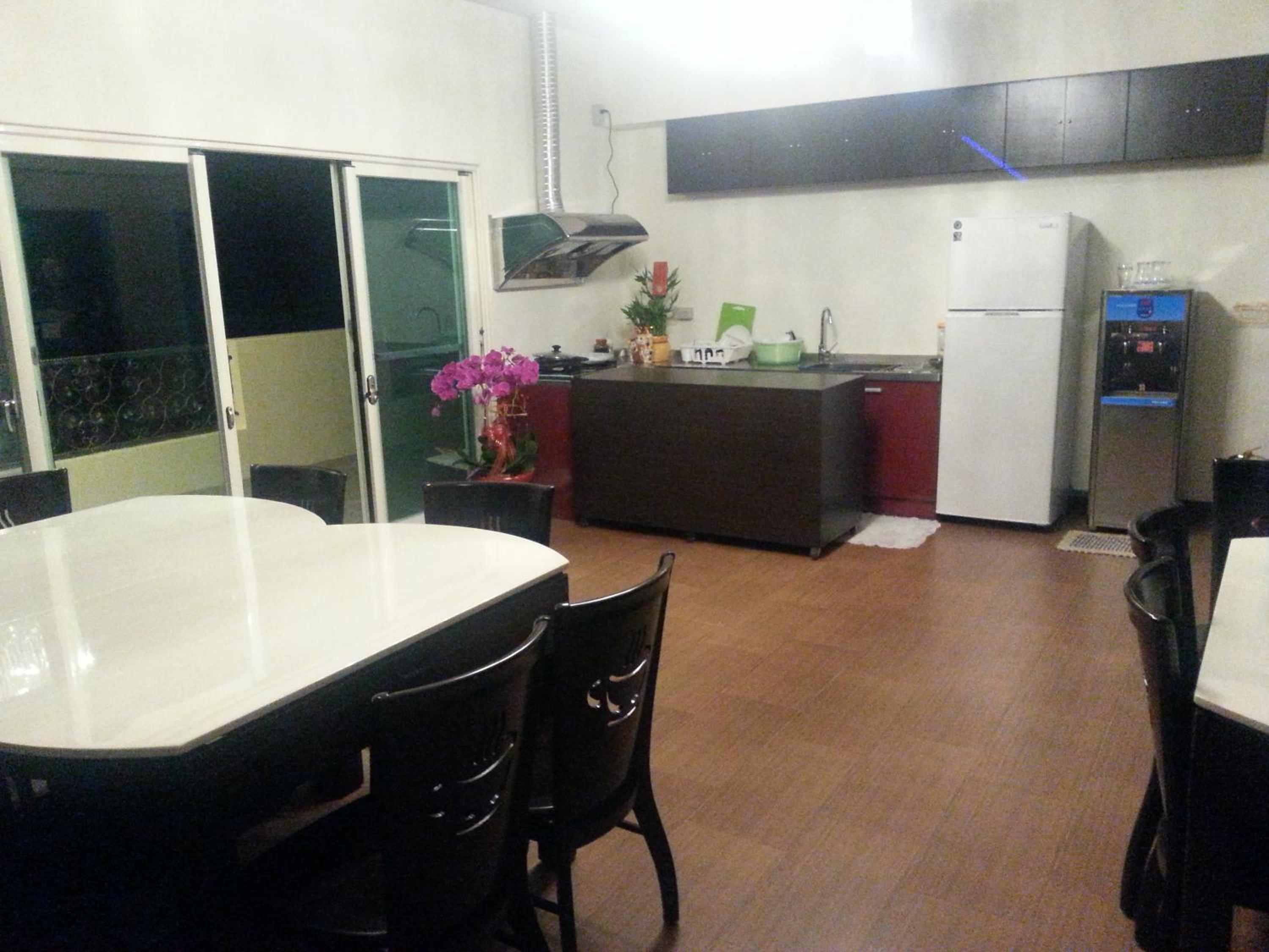 Family Room with Mountain View photo 1