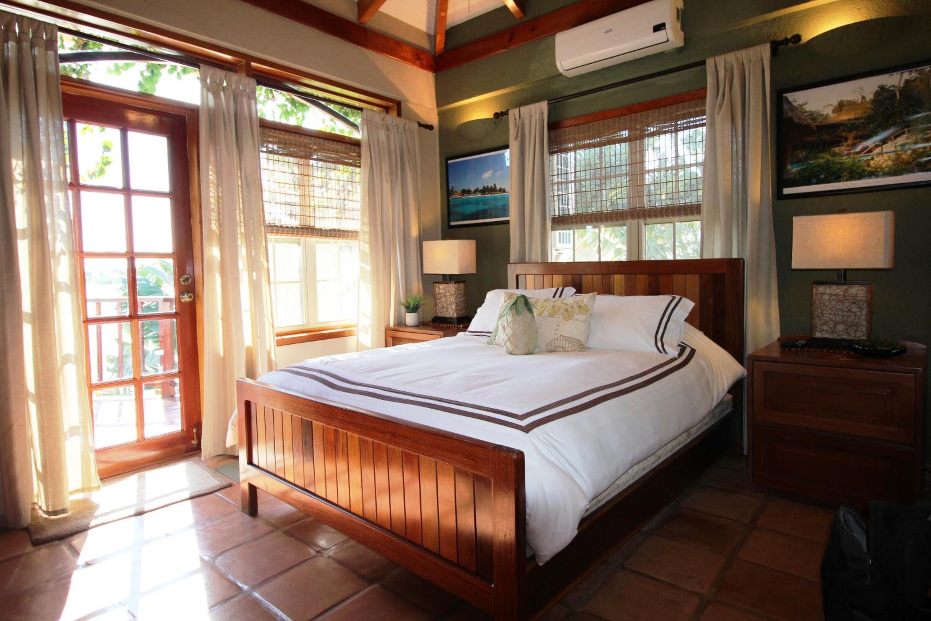 Luxury One-Bedroom Villa - Sea Front