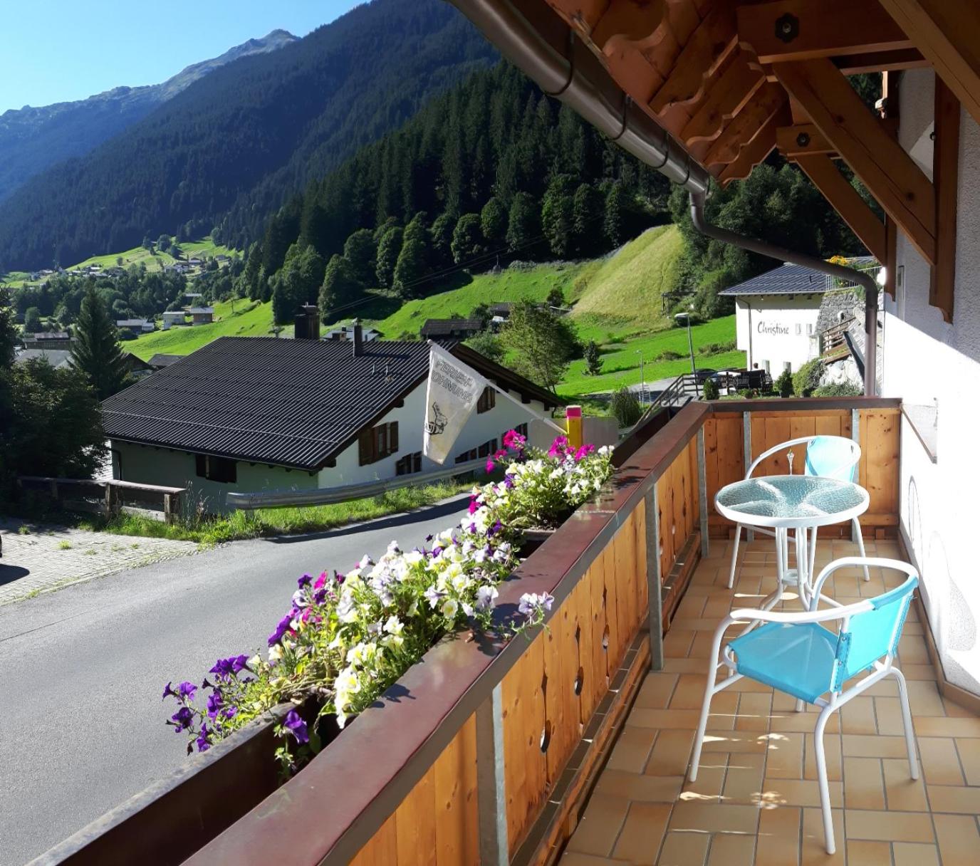 Apartment with Balcony photo 3