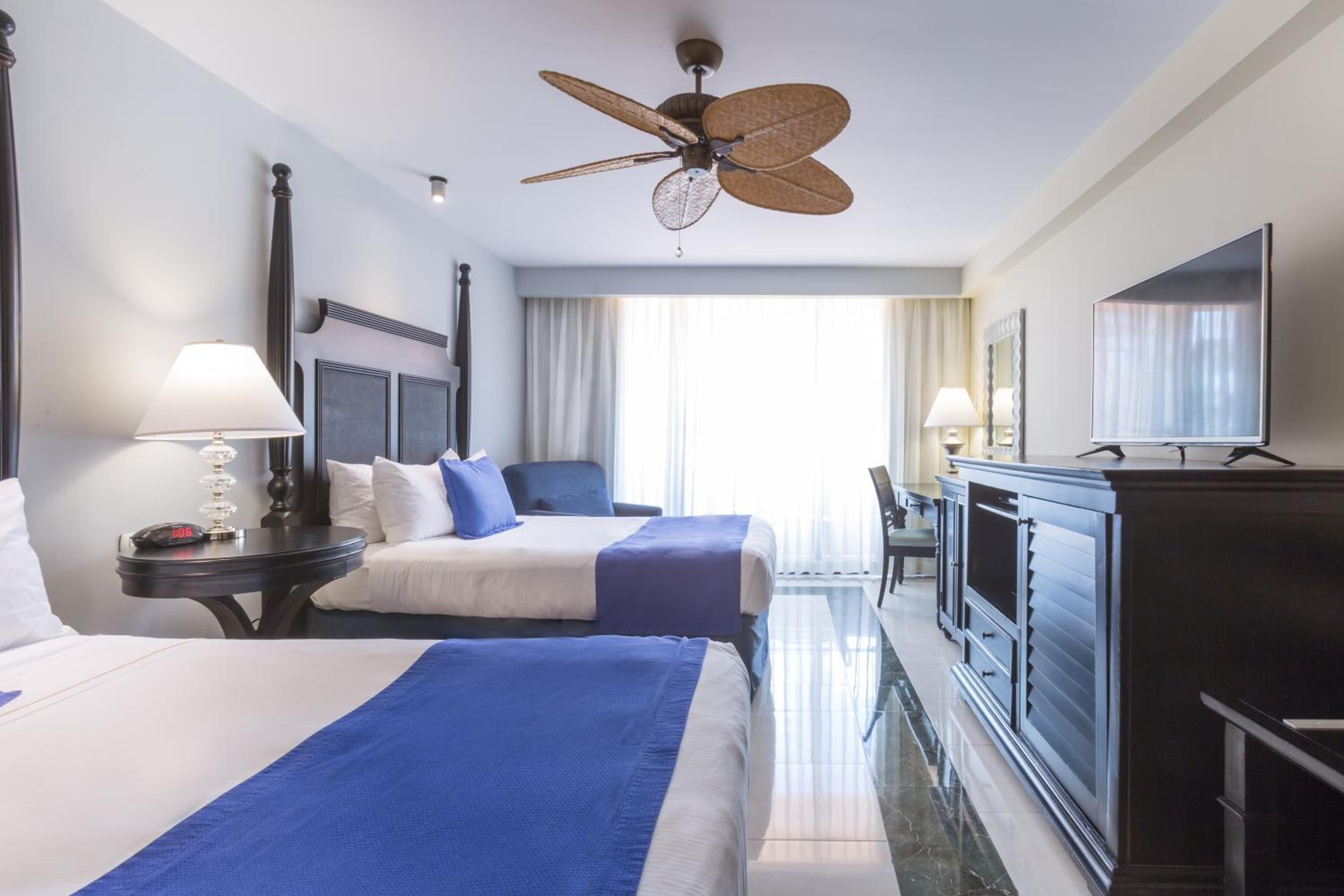 Deluxe Room - Photo 2
