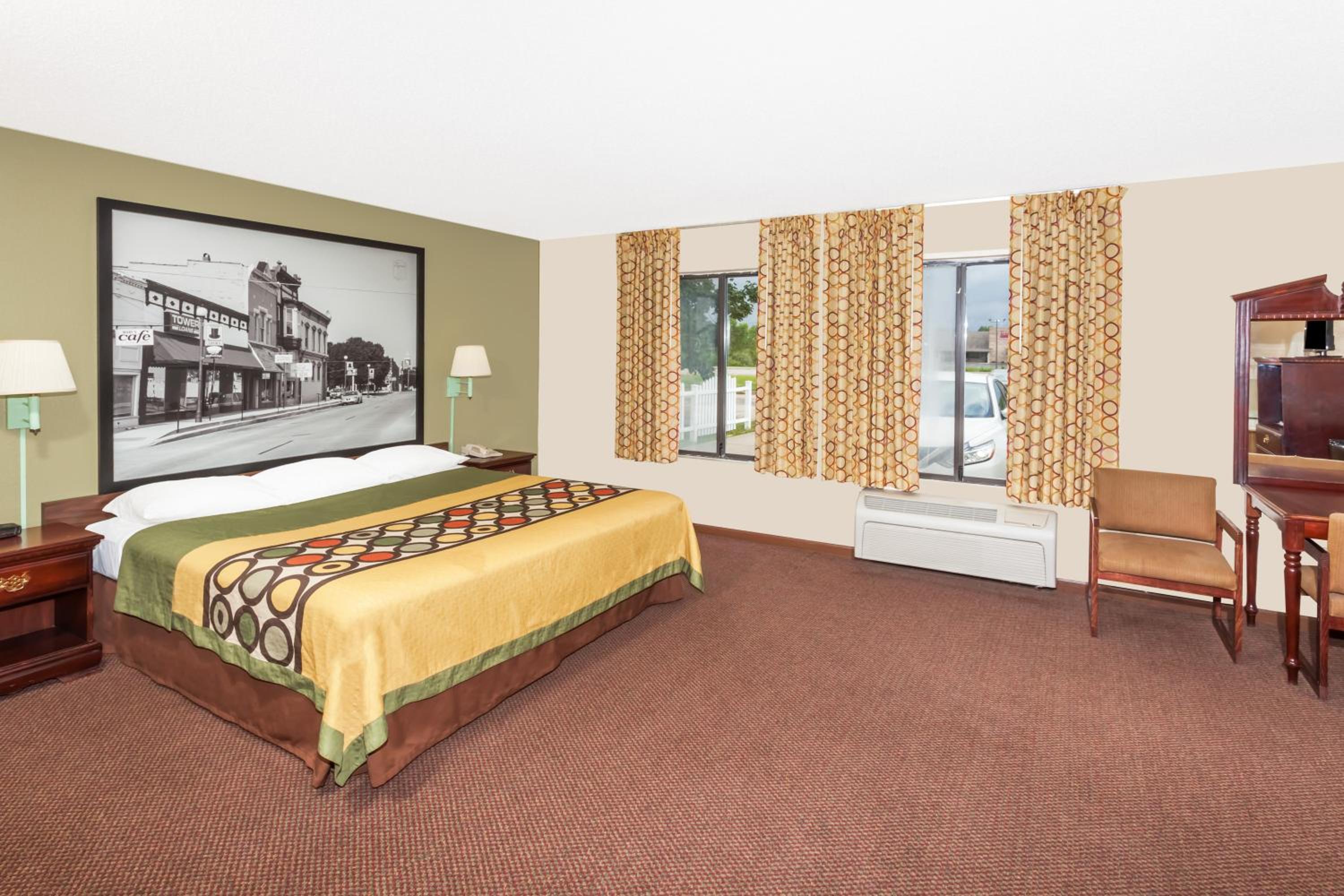 King Room - Non-Smoking - Photo 6