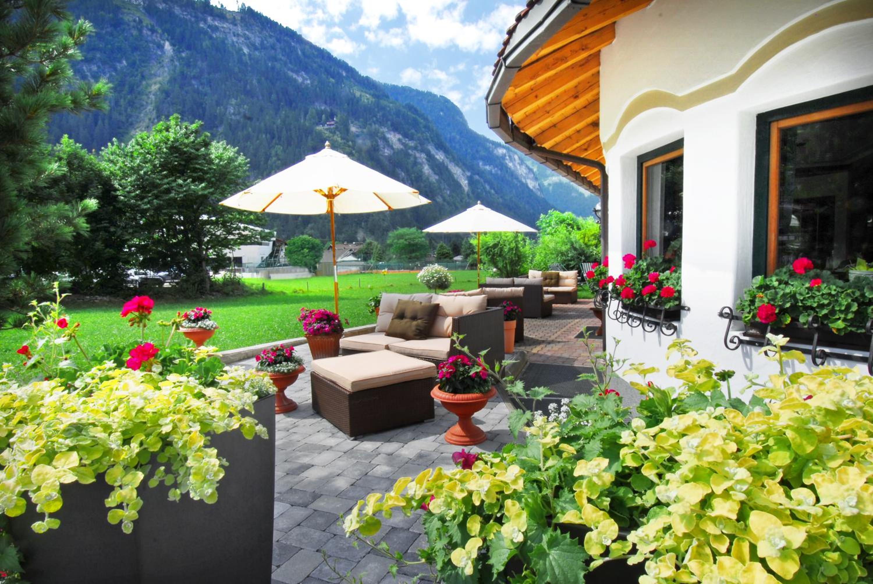 Apartment with Balcony - Ferienwohnung photo 2