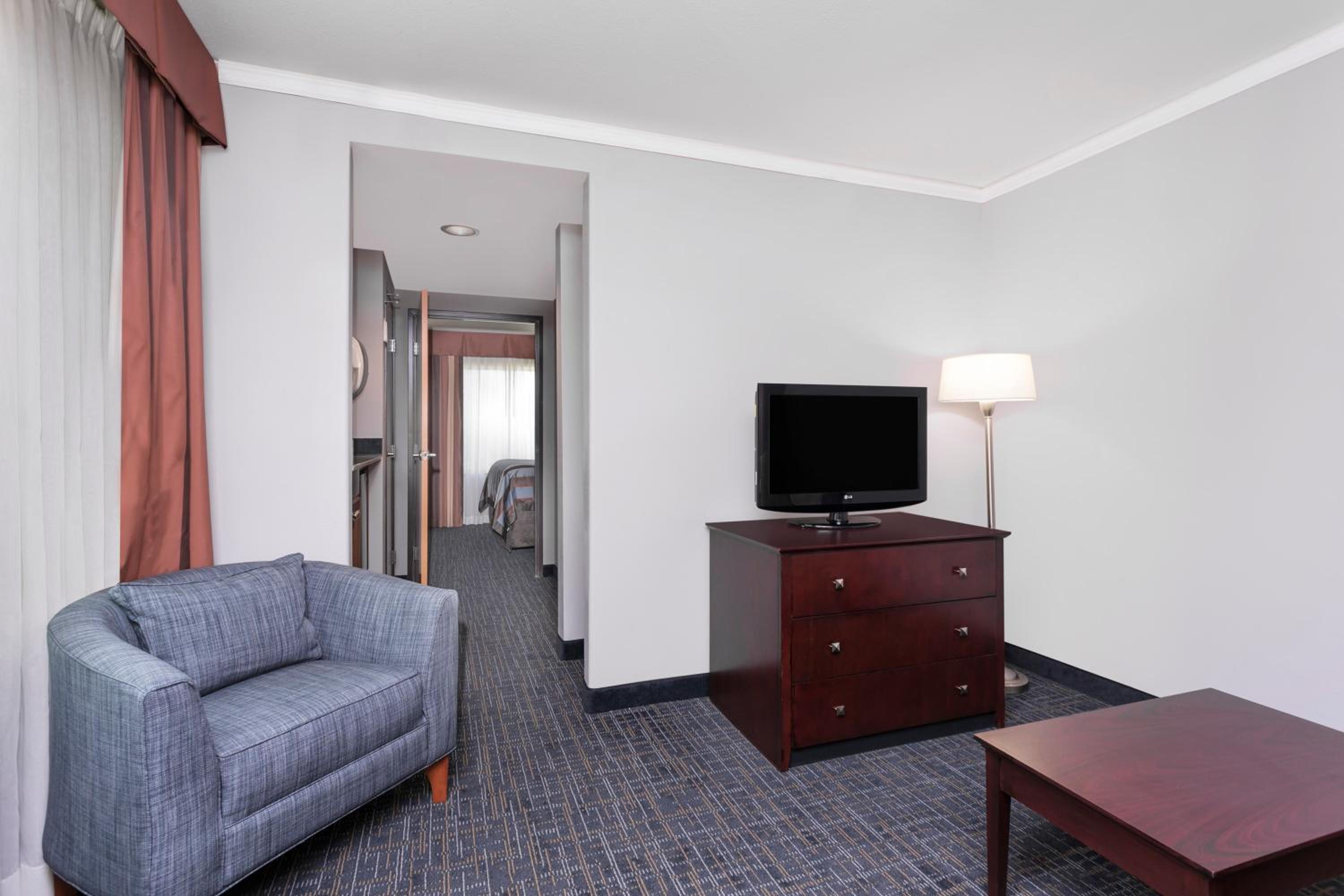 One-Bedroom King Suite - Non-Smoking - Photo 1