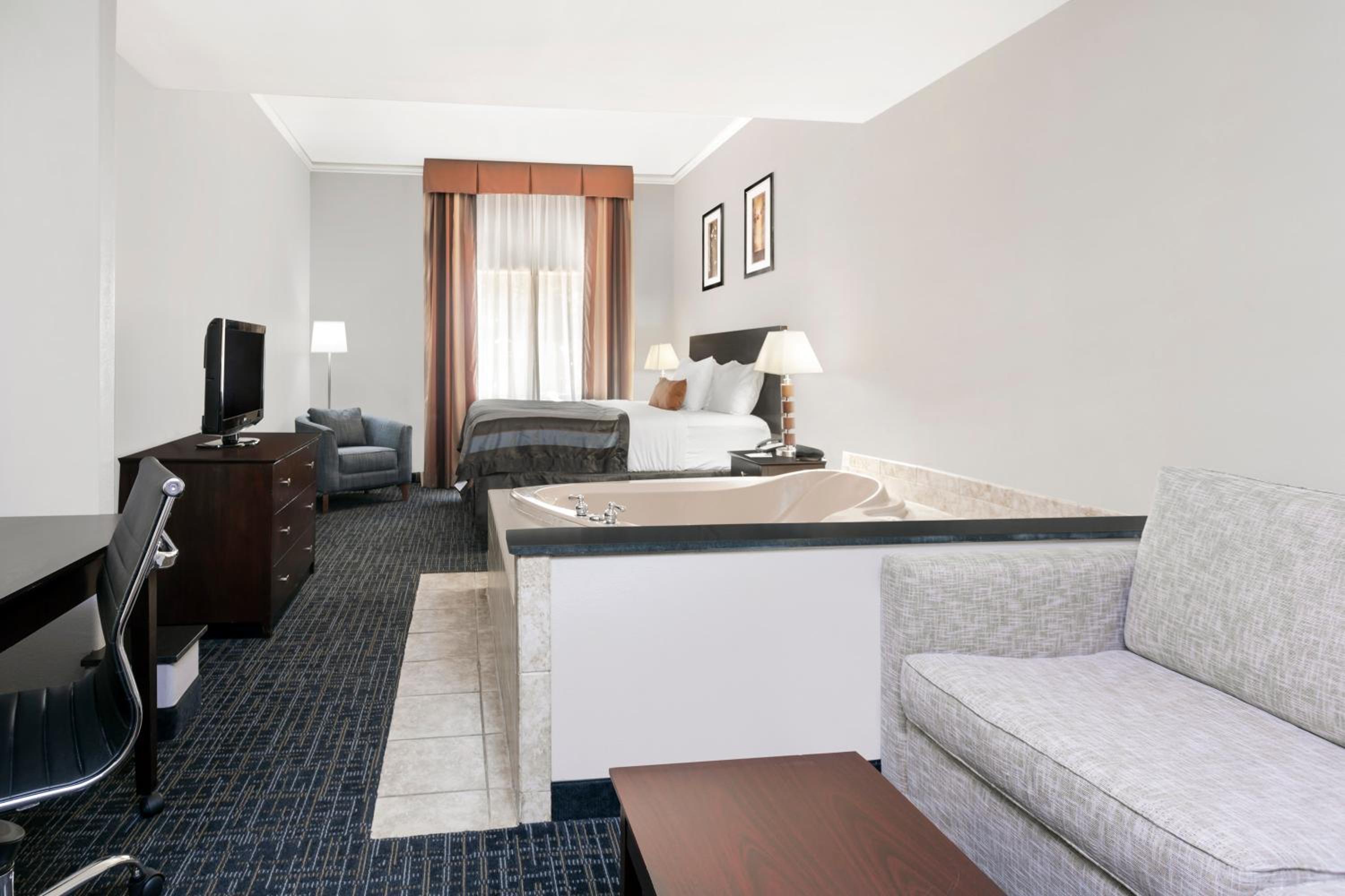 King Studio Suite - Non-Smoking - Photo 1