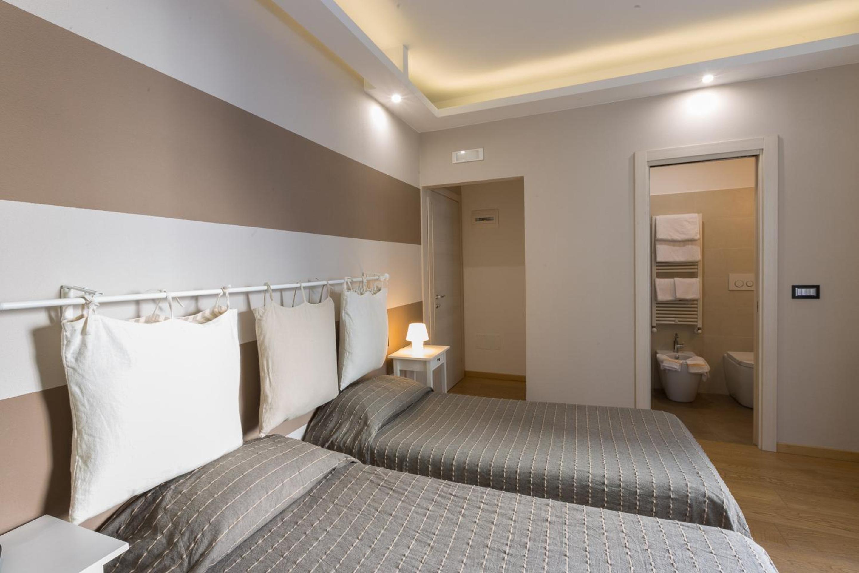 Deluxe Double or Twin Room photo 3