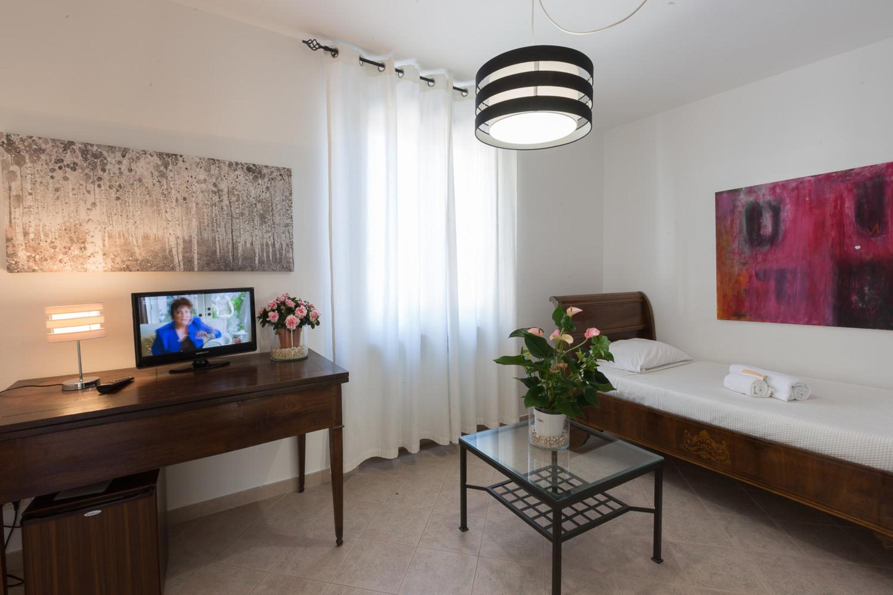 Deluxe Family Room photo 2