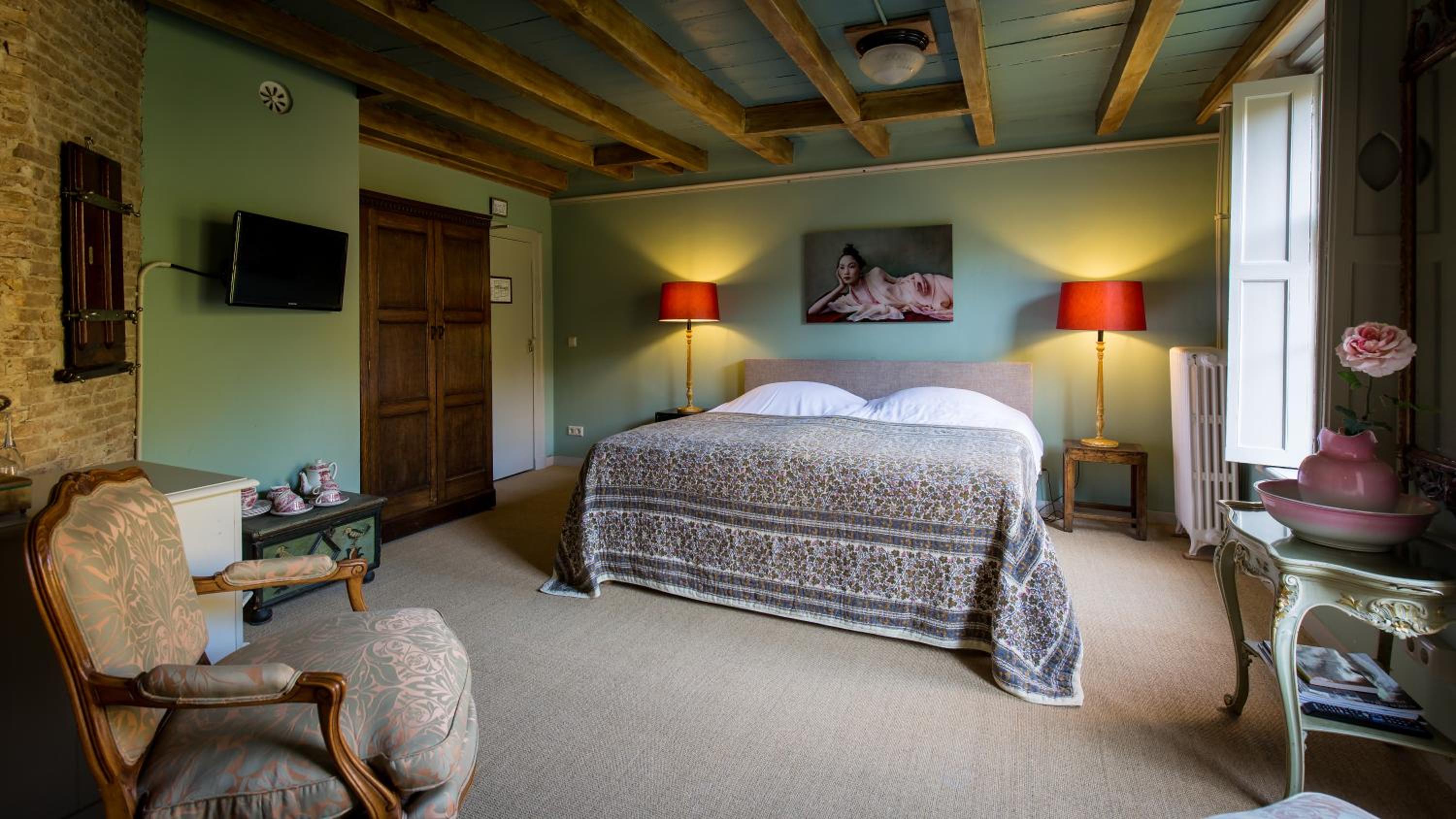 Deluxe King Suite photo 3