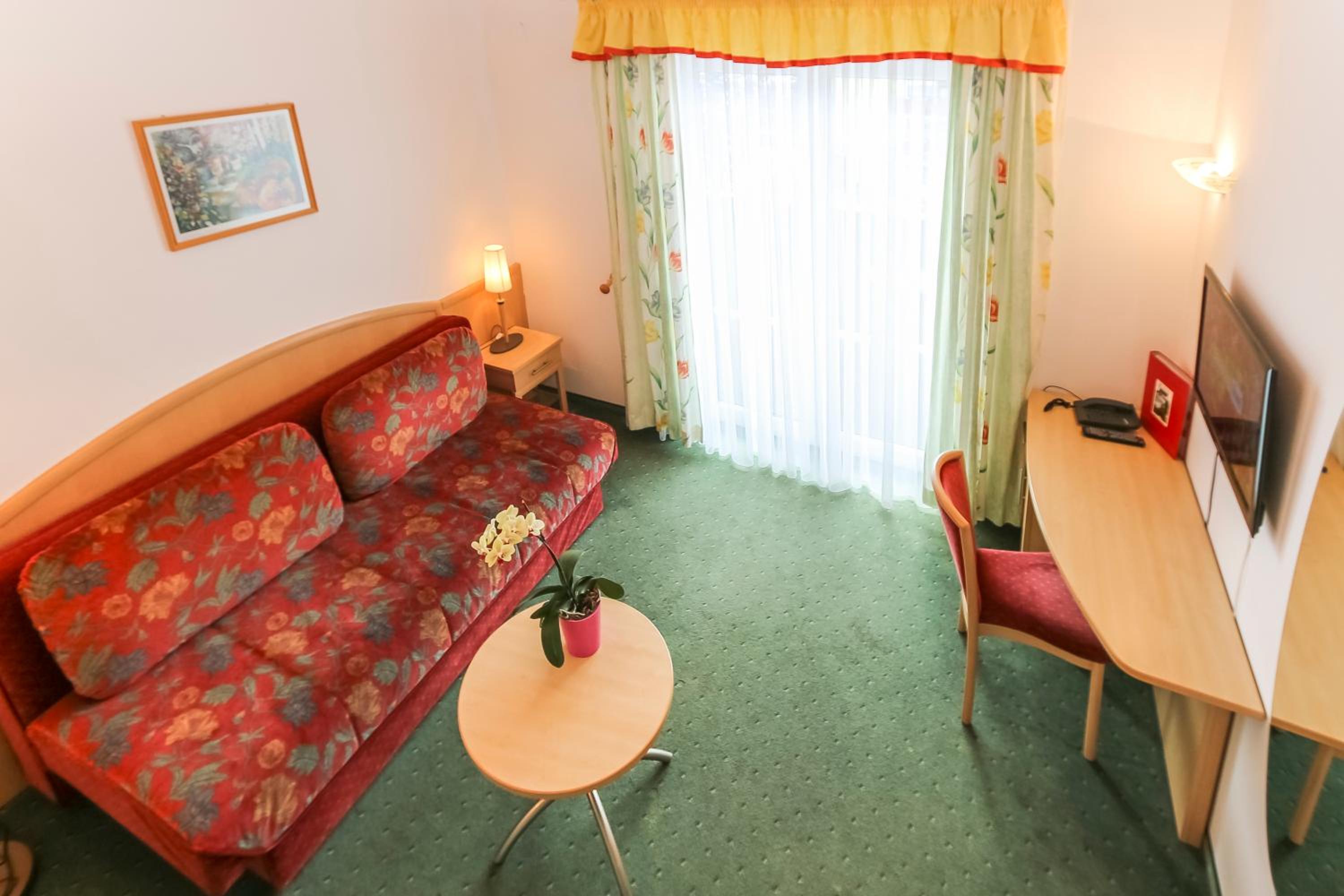 Two-Bedroom Suite with Balcony - Photo 2