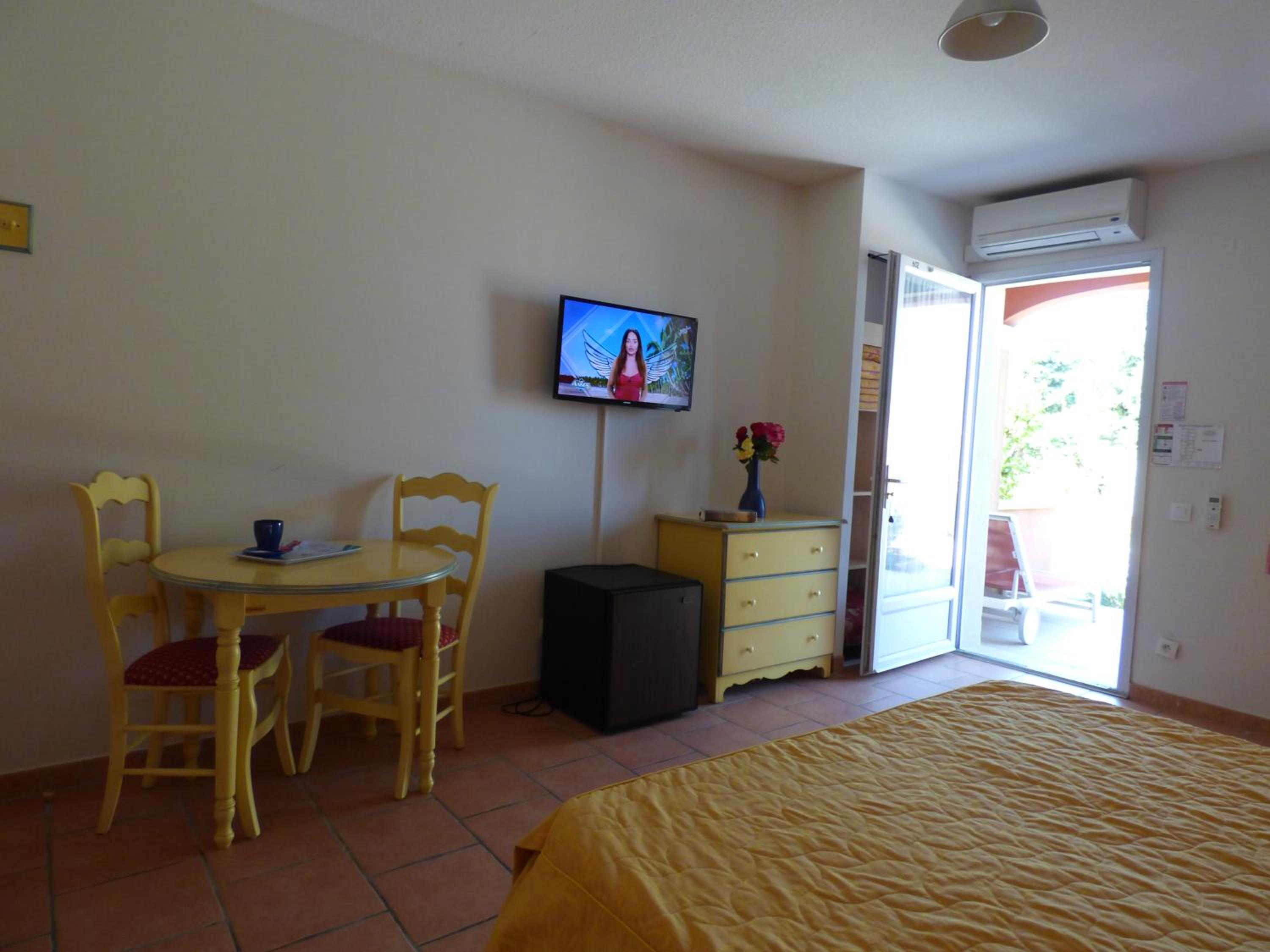 Superior Room with Terrace and Pool View