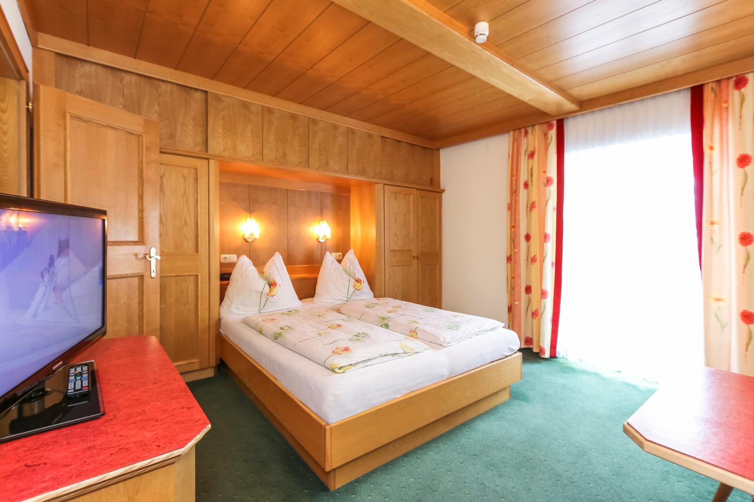 Double Room - Photo 9