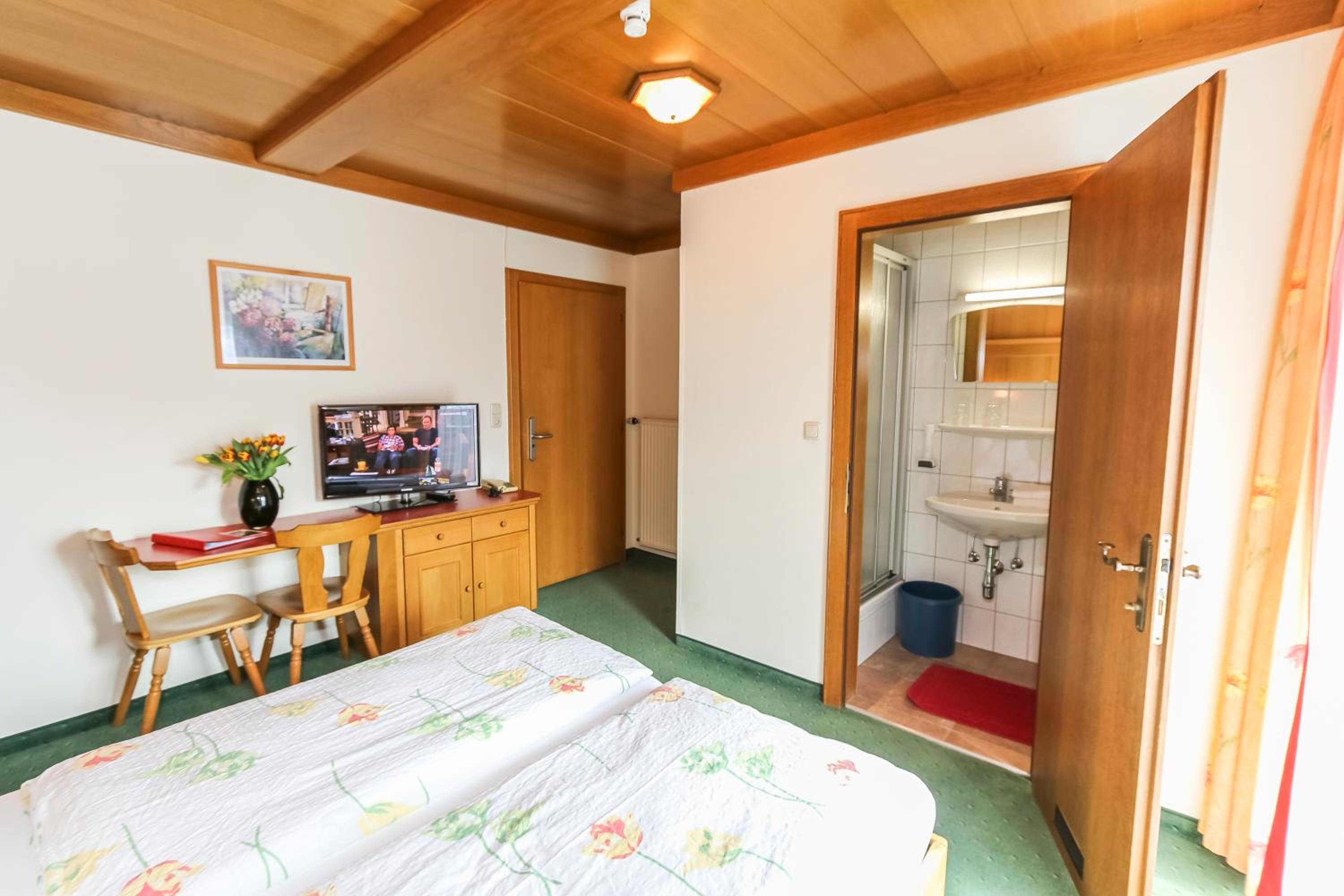 Double Room - Photo 8