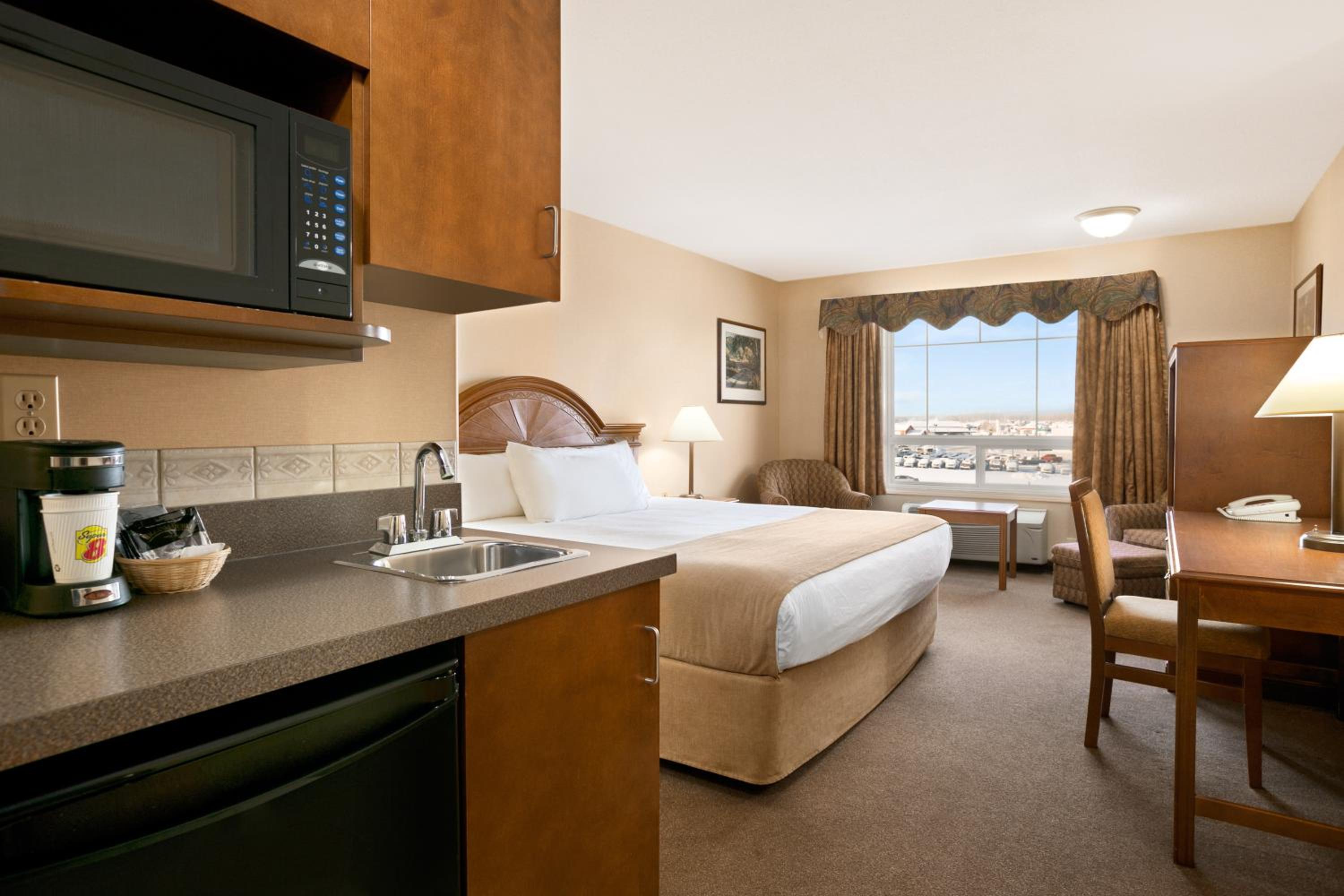 King Room - Non-Smoking - Photo 1