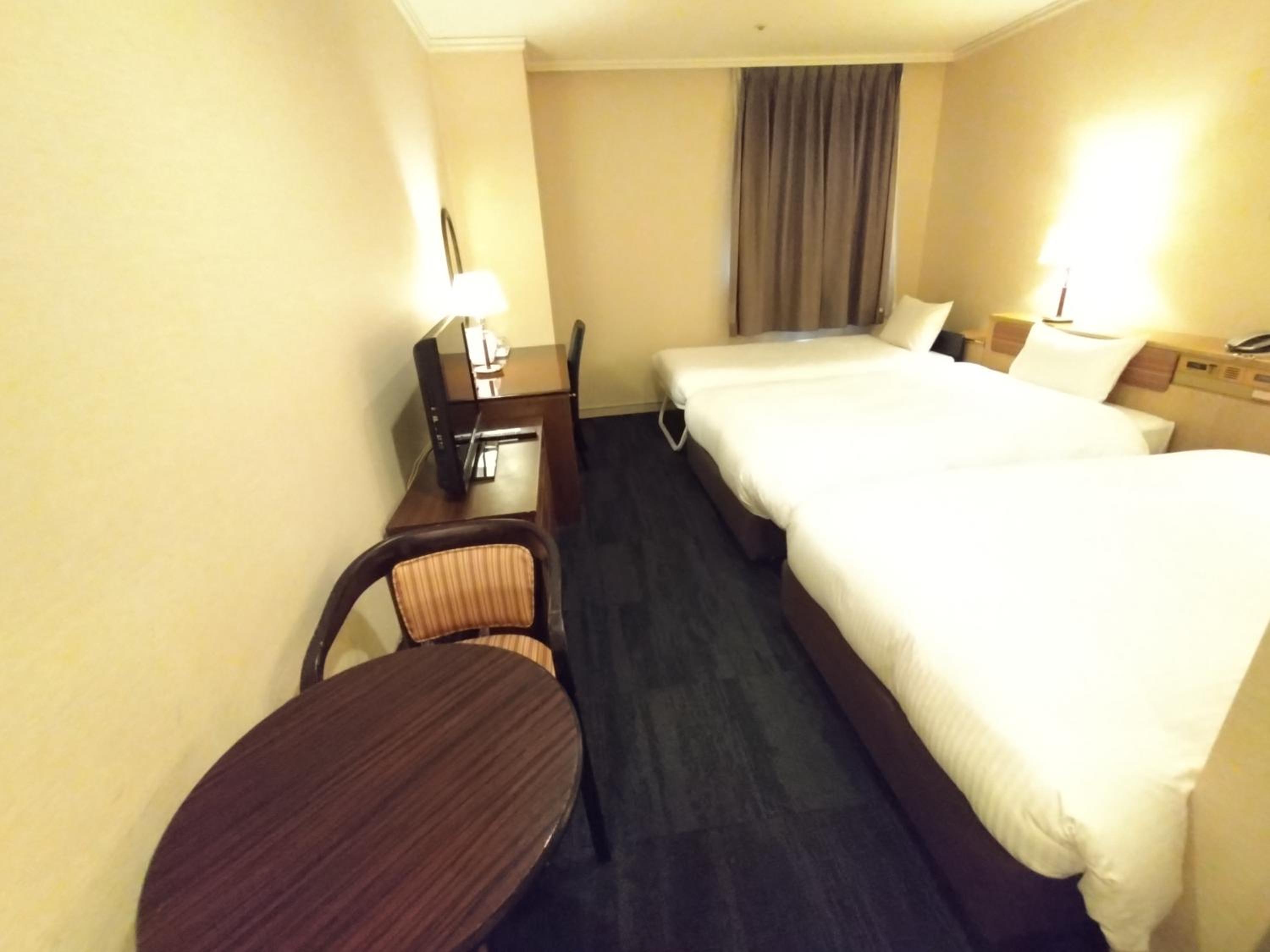 Triple Room (3 Beds) - Non-Smoking photo 2