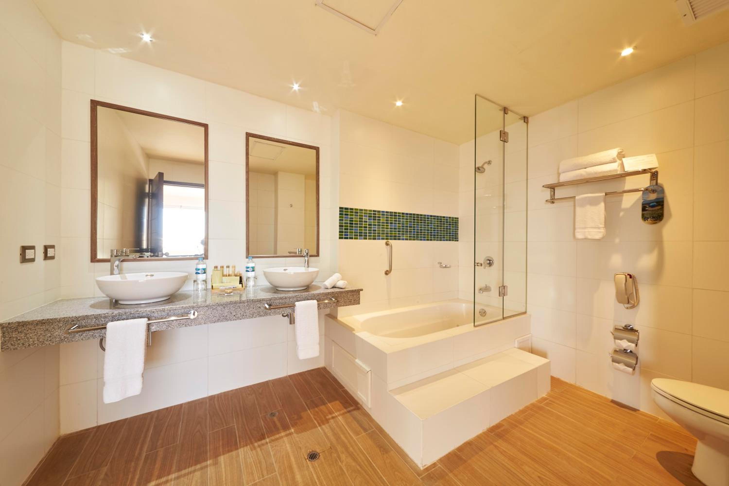 Suite with Two Queen Beds photo 3