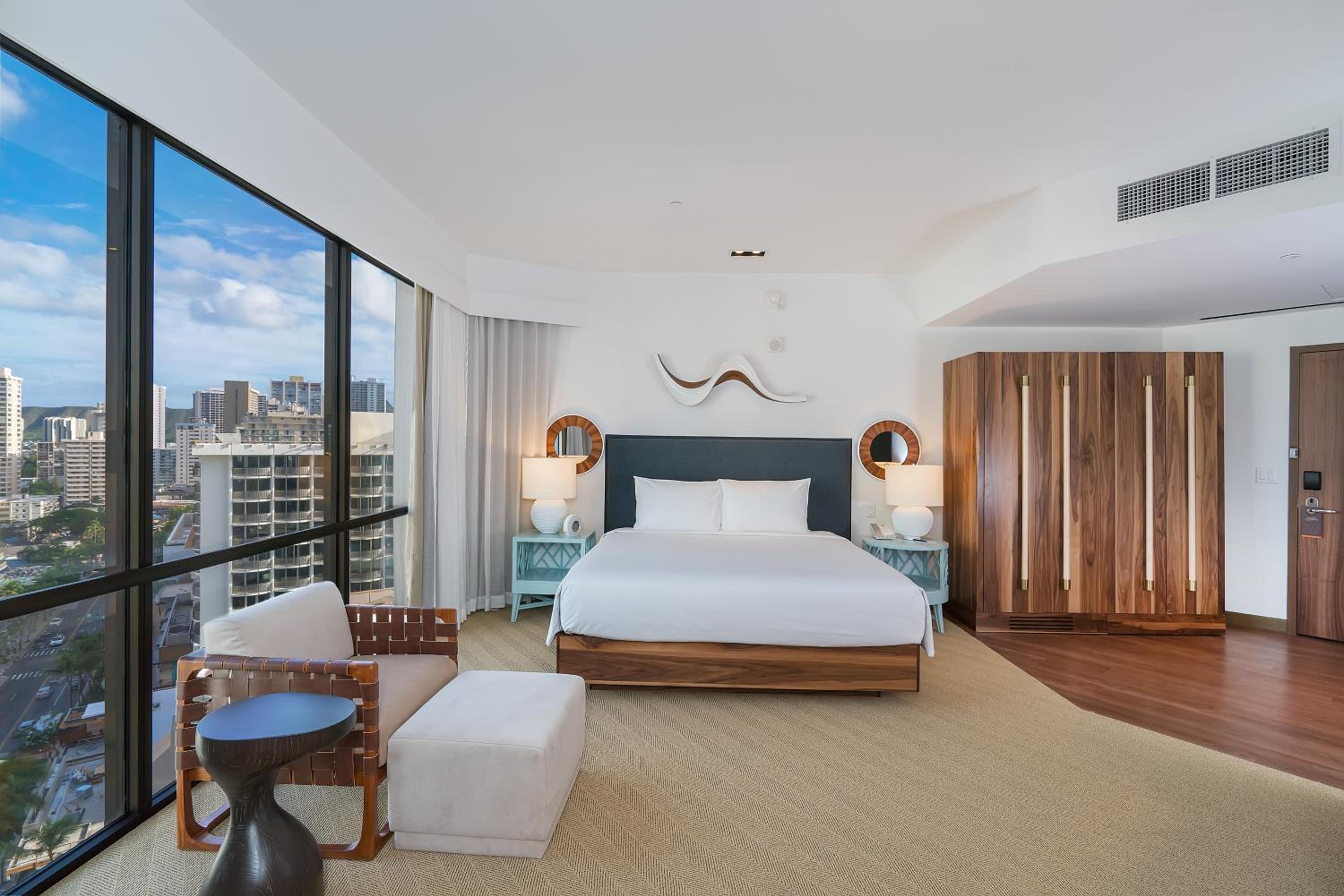 King Suite with Mountain View