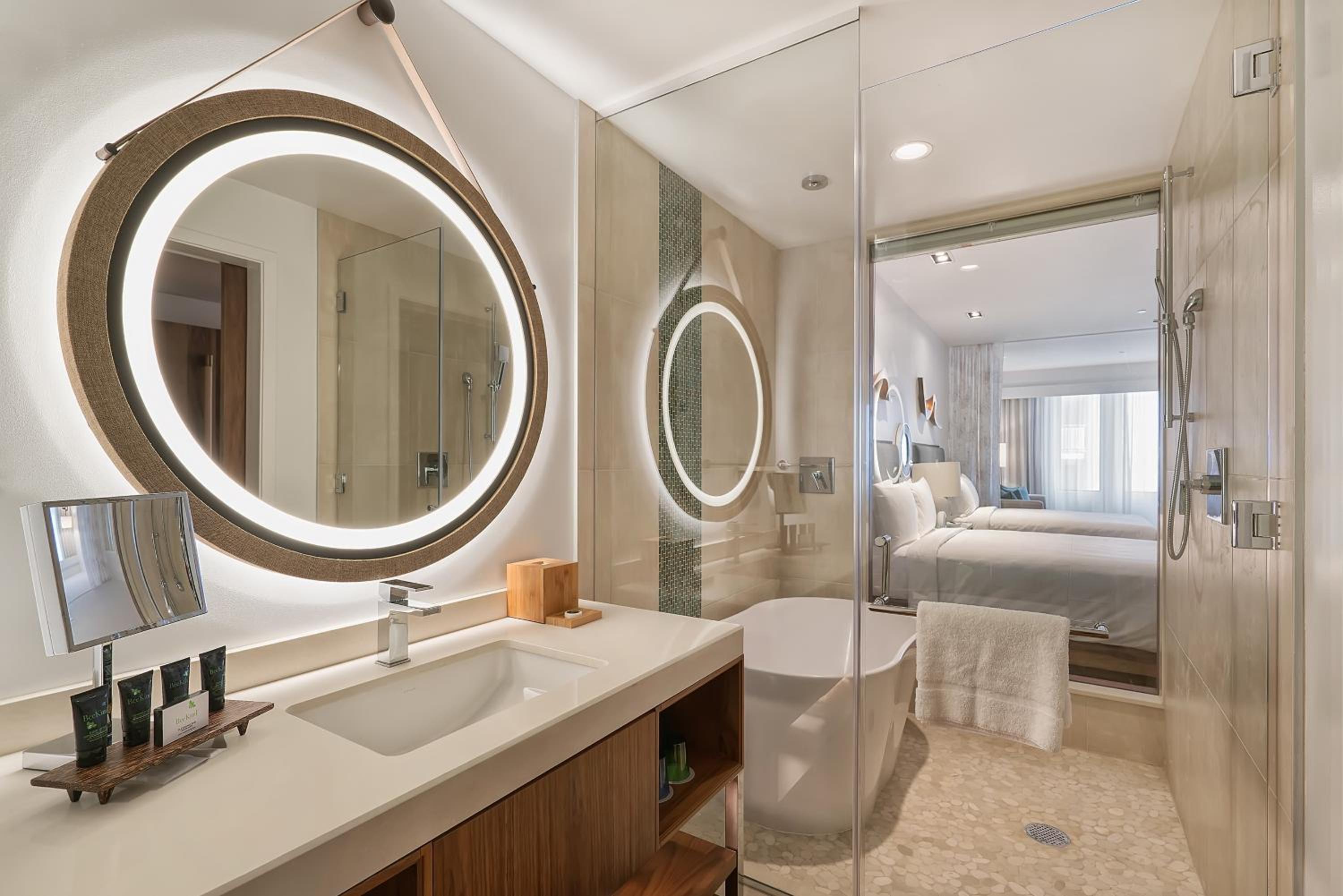 Queen Suite with Two Queen Beds and City View