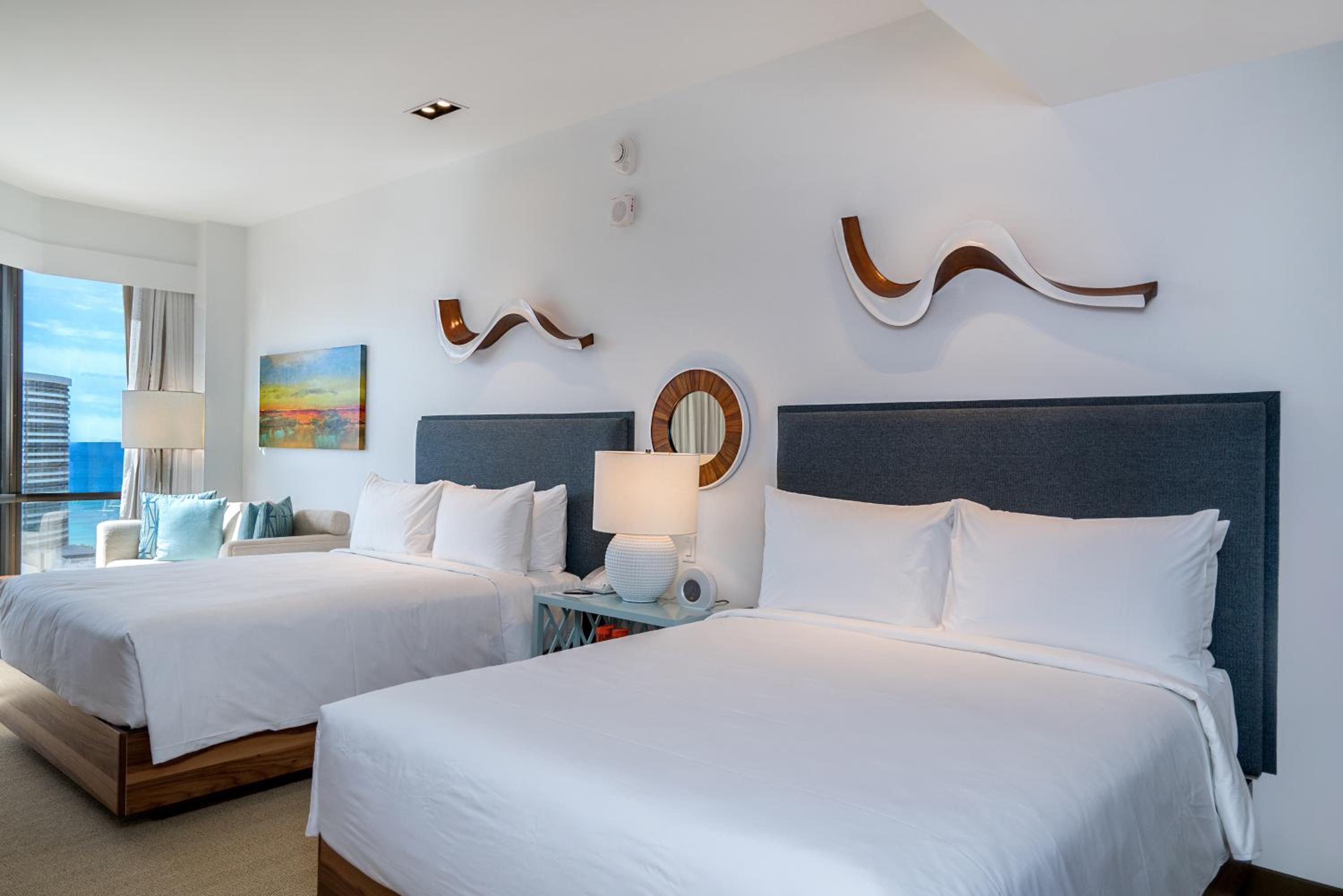 Queen Room with Two Queen Beds and Ocean View thumbnail 5