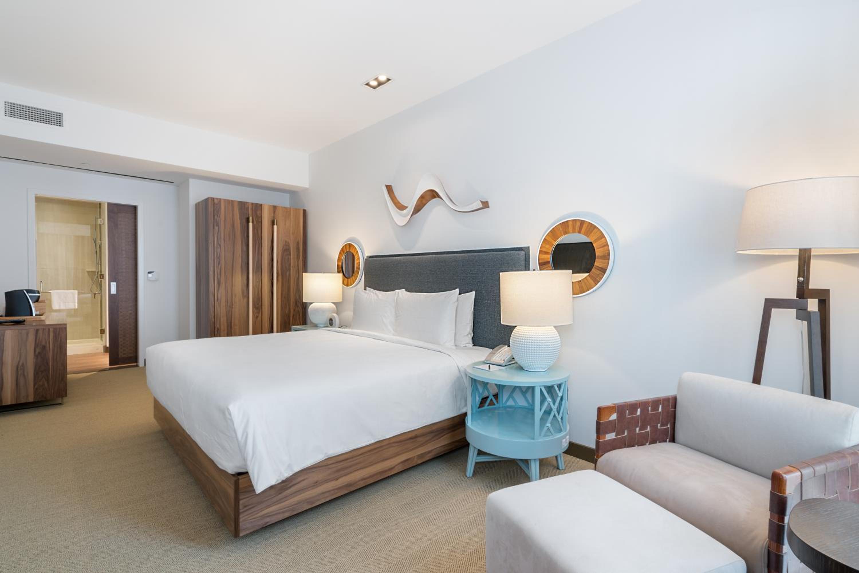 King Room with Accessible Shower - Disability Access